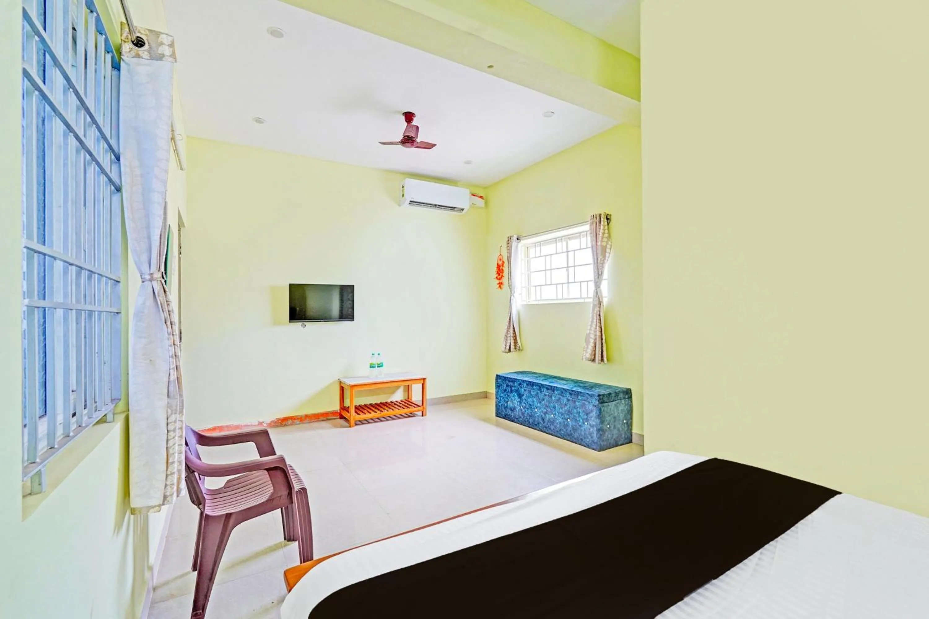 Bedroom, Bed in Hotel O by OYO LA VGA RESIDENCY