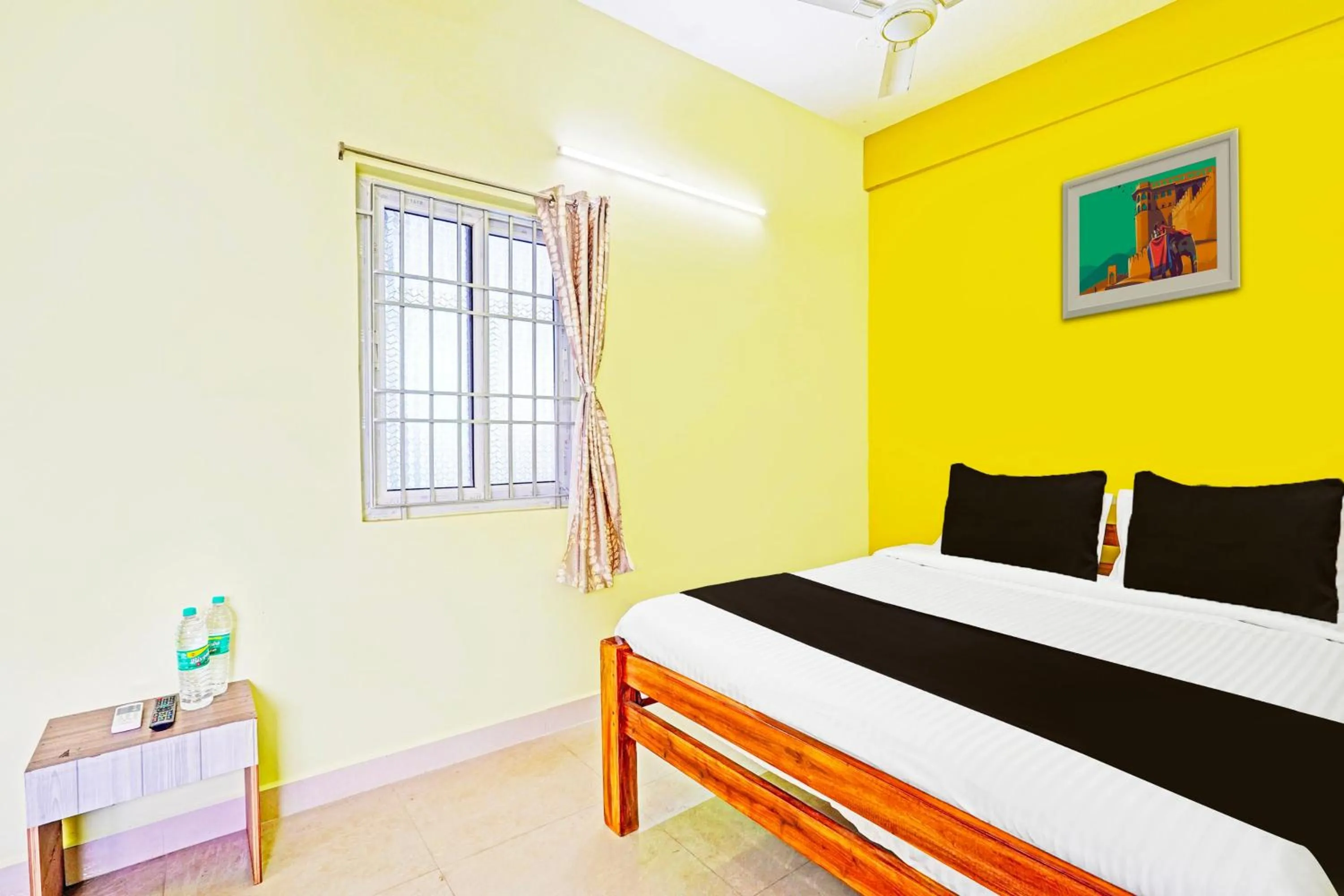 Bedroom, Bed in Hotel O by OYO LA VGA RESIDENCY