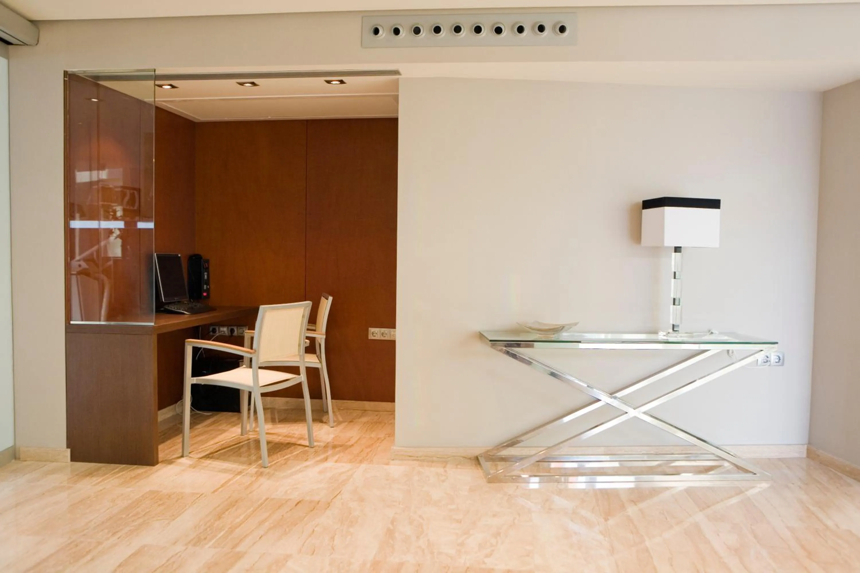 Business facilities in Hotel y Apartamentos Conilsol