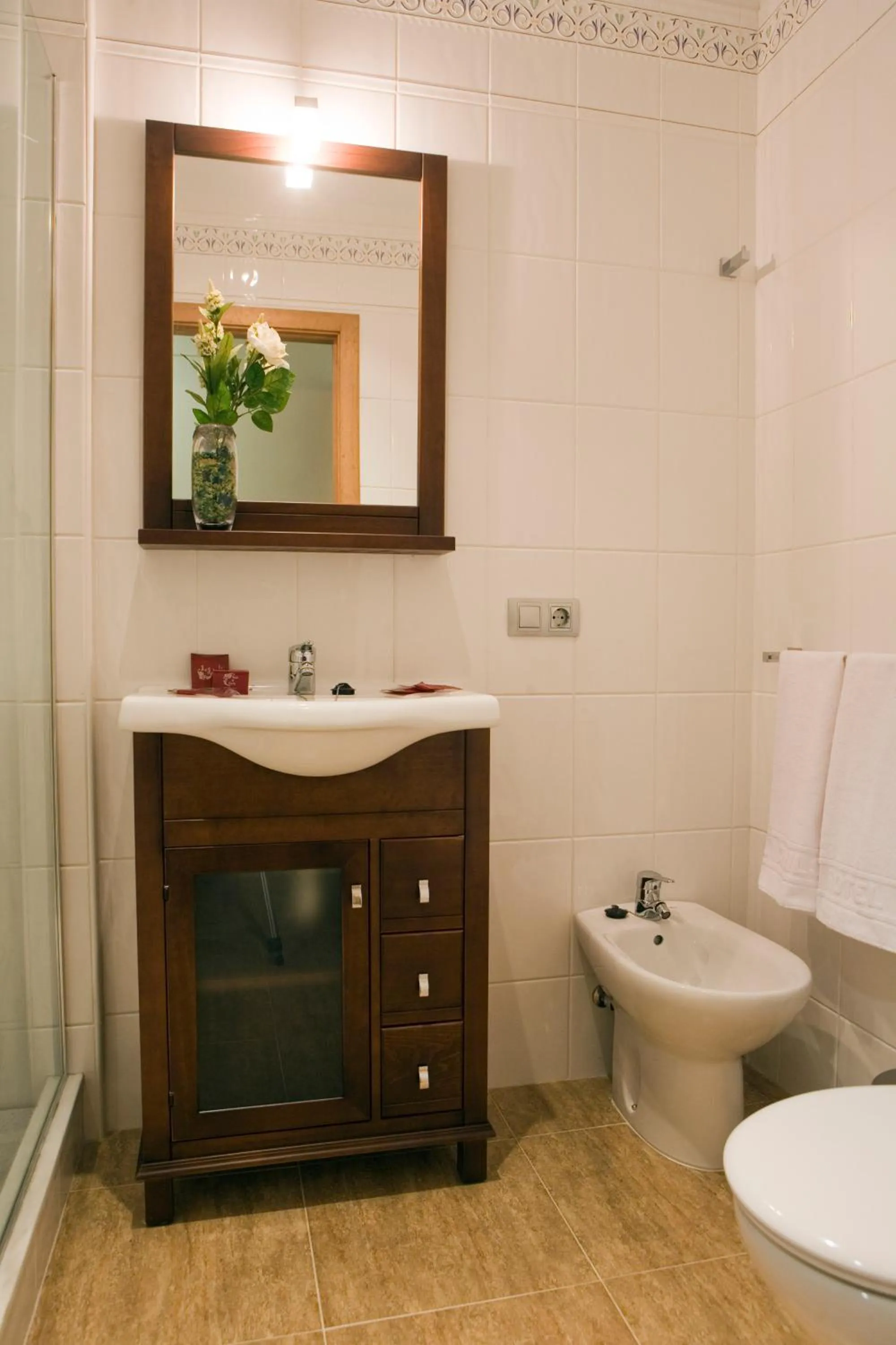 Bathroom in Hotel y Apartamentos Conilsol