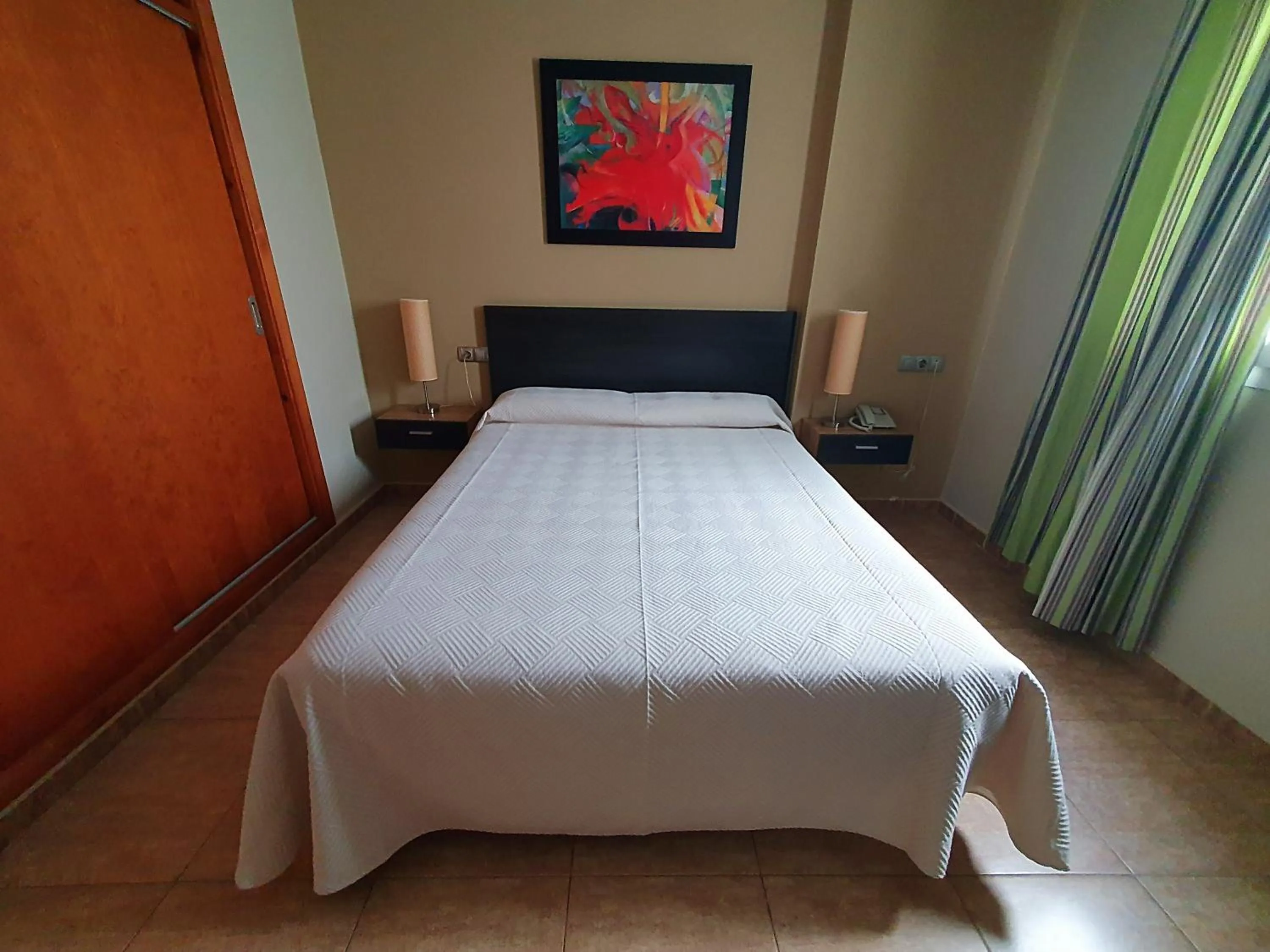 Bedroom, Bed in Hotel y Apartamentos Conilsol