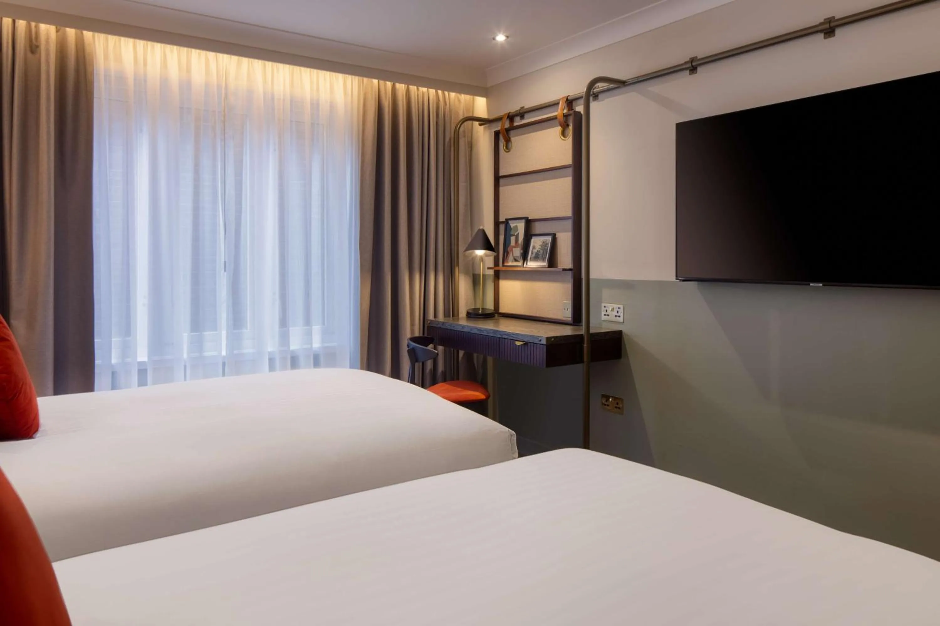 Bedroom, Bed in The Samuel Ryder Hotel St Albans, Tapestry Collection Hilton