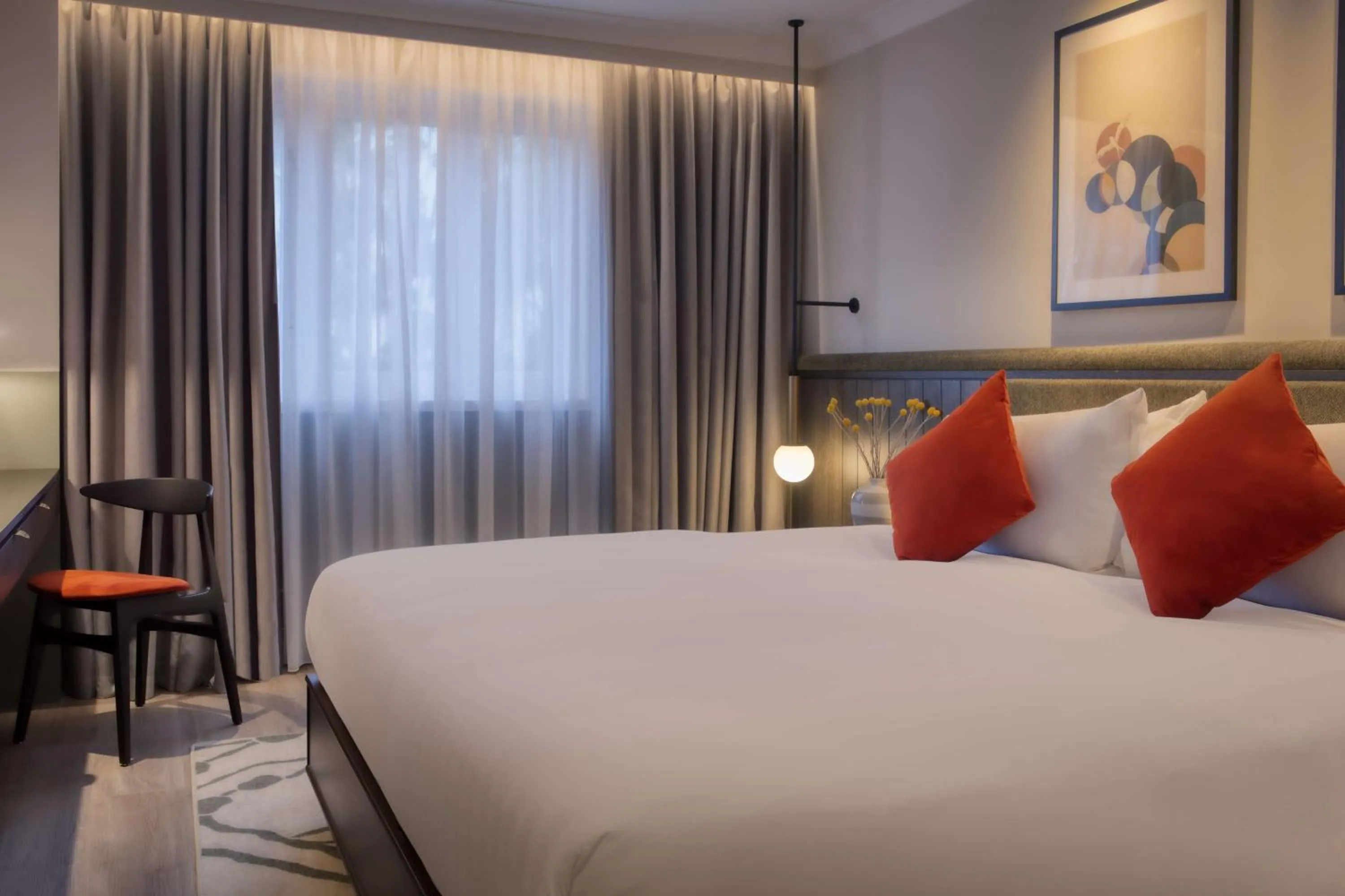 Bedroom, Bed in The Samuel Ryder Hotel St Albans, Tapestry Collection Hilton