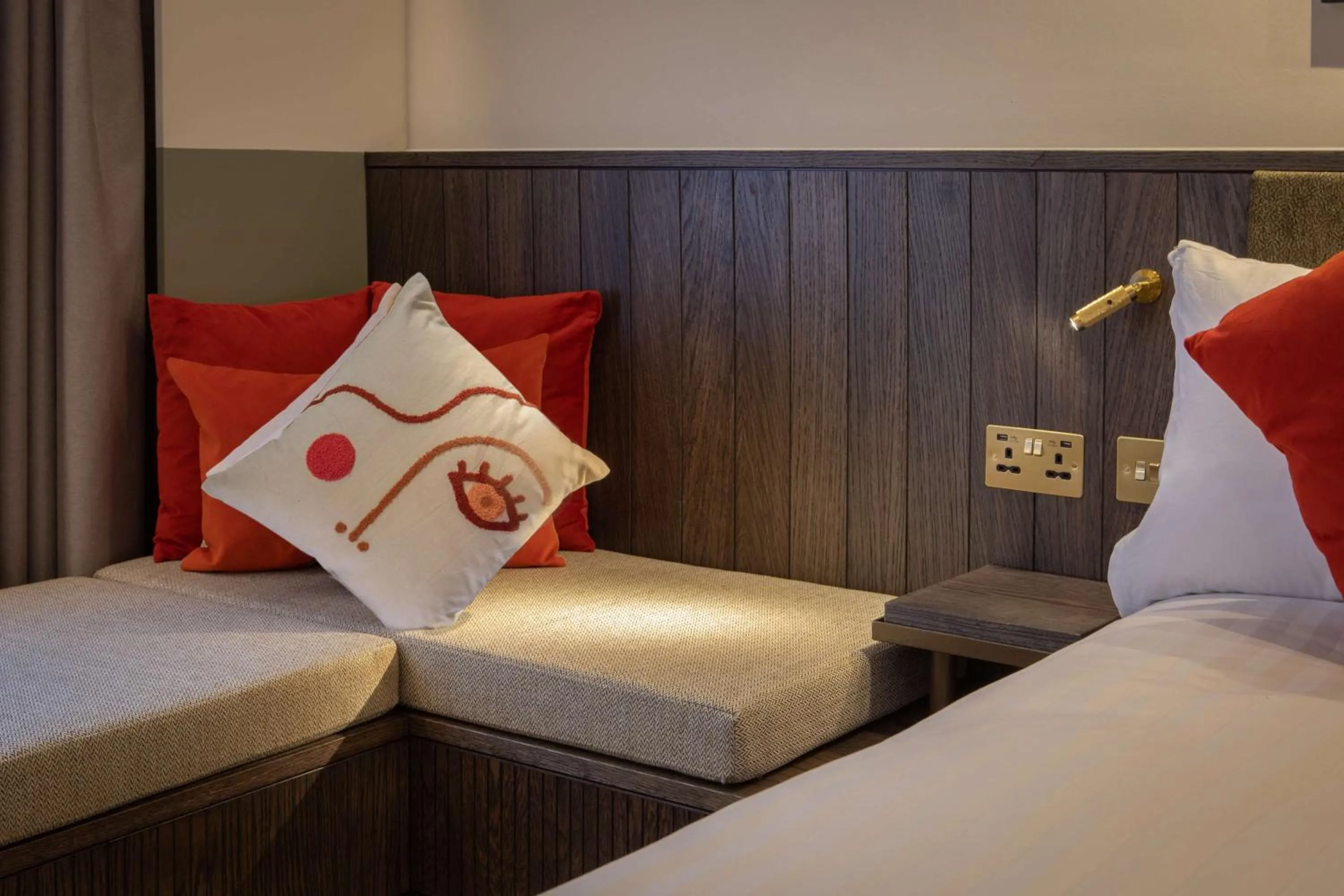 Living room, Bed in The Samuel Ryder Hotel St Albans, Tapestry Collection Hilton