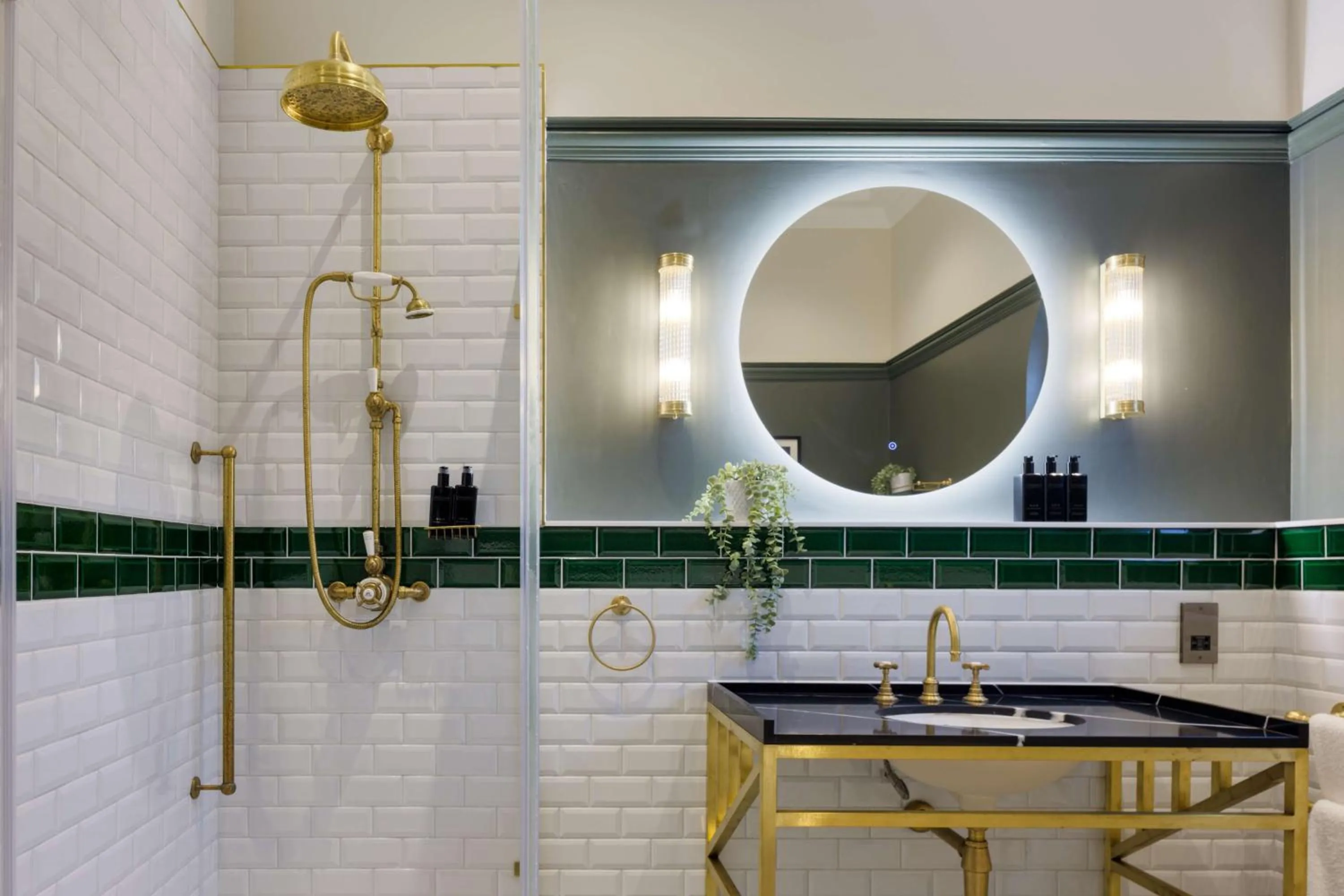 Bathroom in The Samuel Ryder Hotel St Albans, Tapestry Collection Hilton