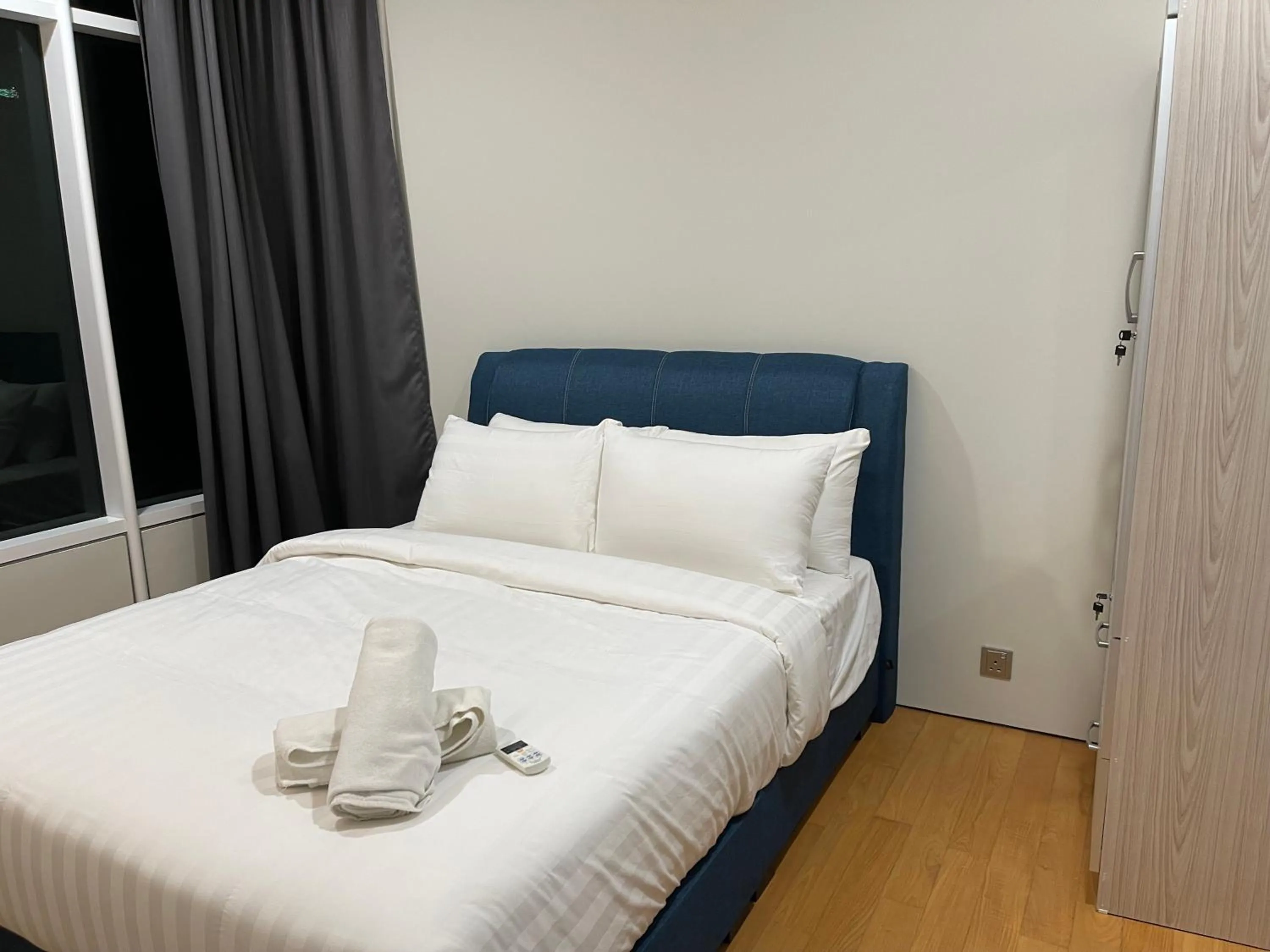 Bed in Sky Suites KLCC by Luna KL