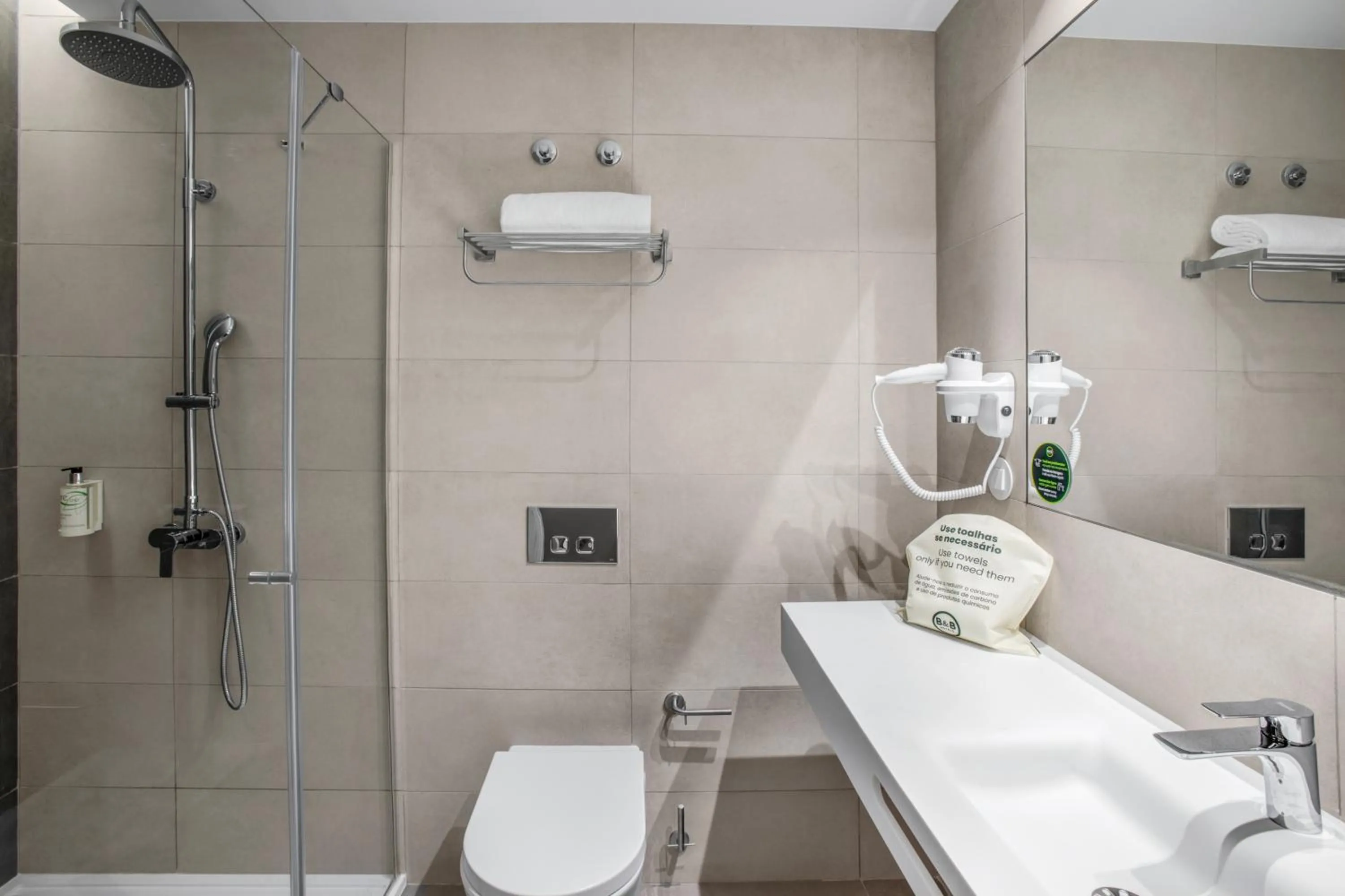 Shower in B&B HOTEL Porto Gaia