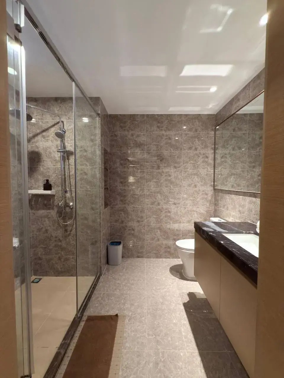 Twin Room with Private Bathroom in R&F Seine Region by ANJU Twin Room with Private Bathroom in R&F Seine Region by ANJU