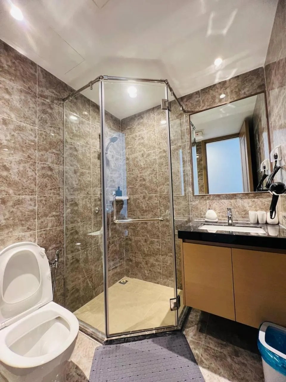 R&F Seine Region by ANJU