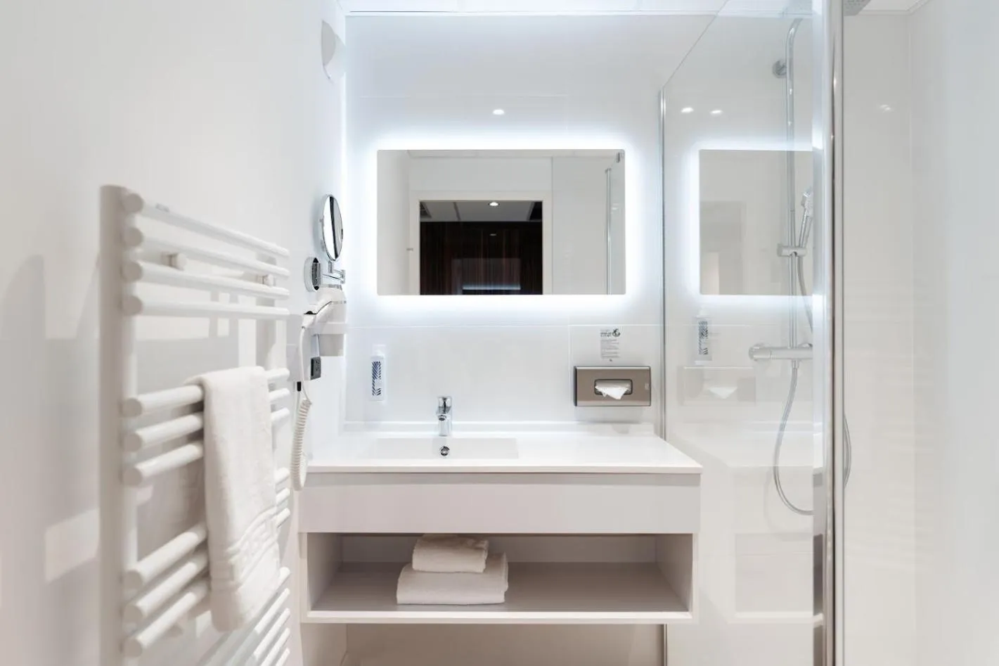 Bathroom in Westotel Taverny - Paris Val-d'Oise