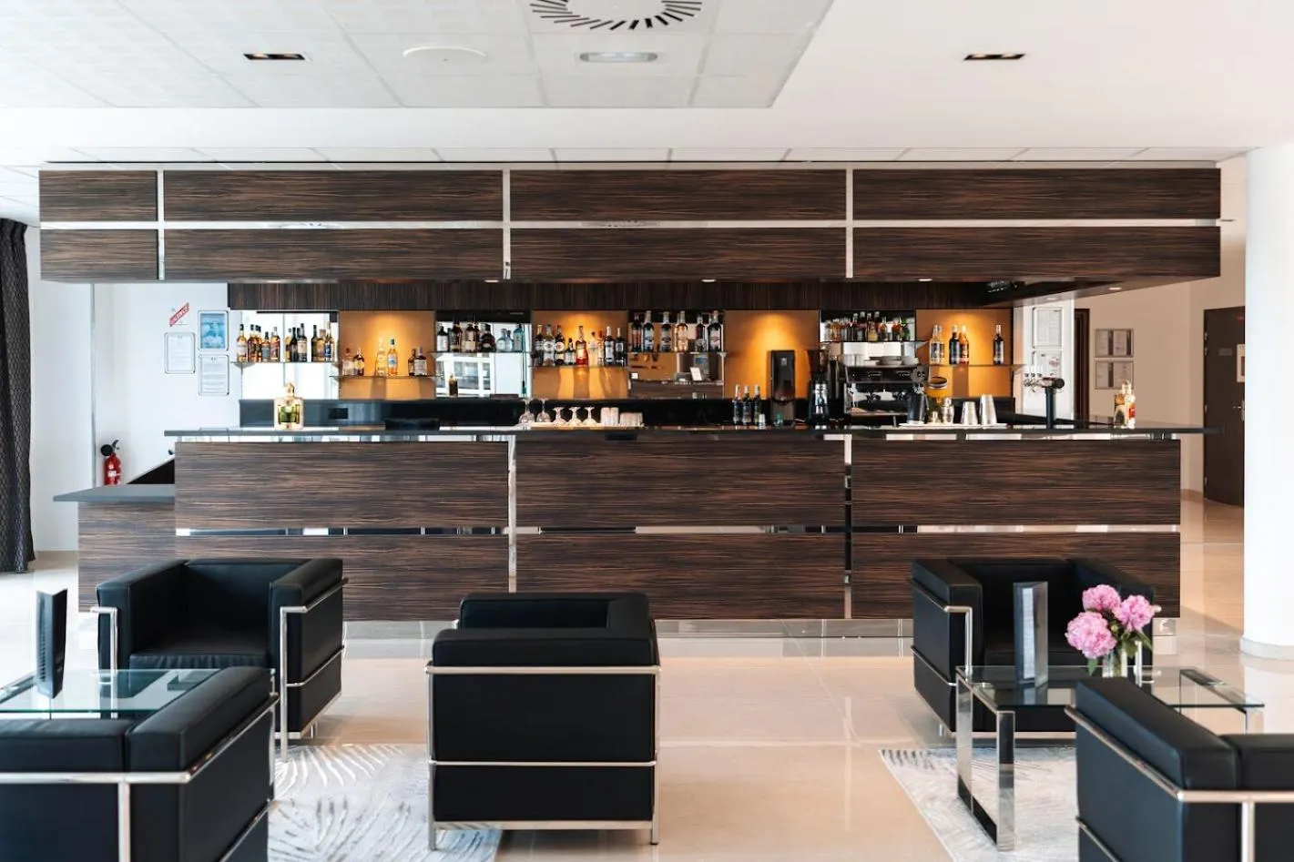 Lounge or bar in Westotel Taverny - Paris Val-d'Oise