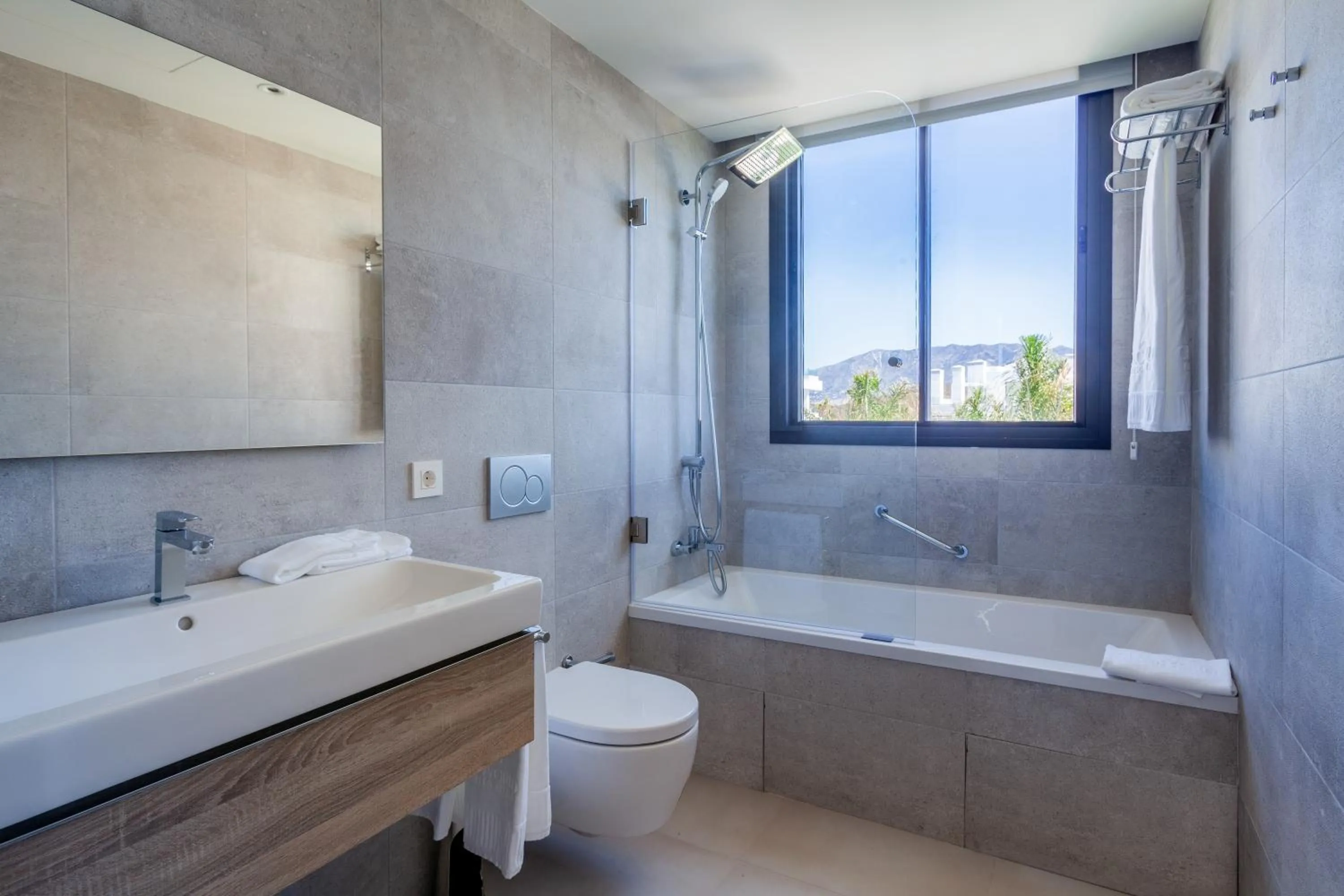 Seaview Residence with private pool