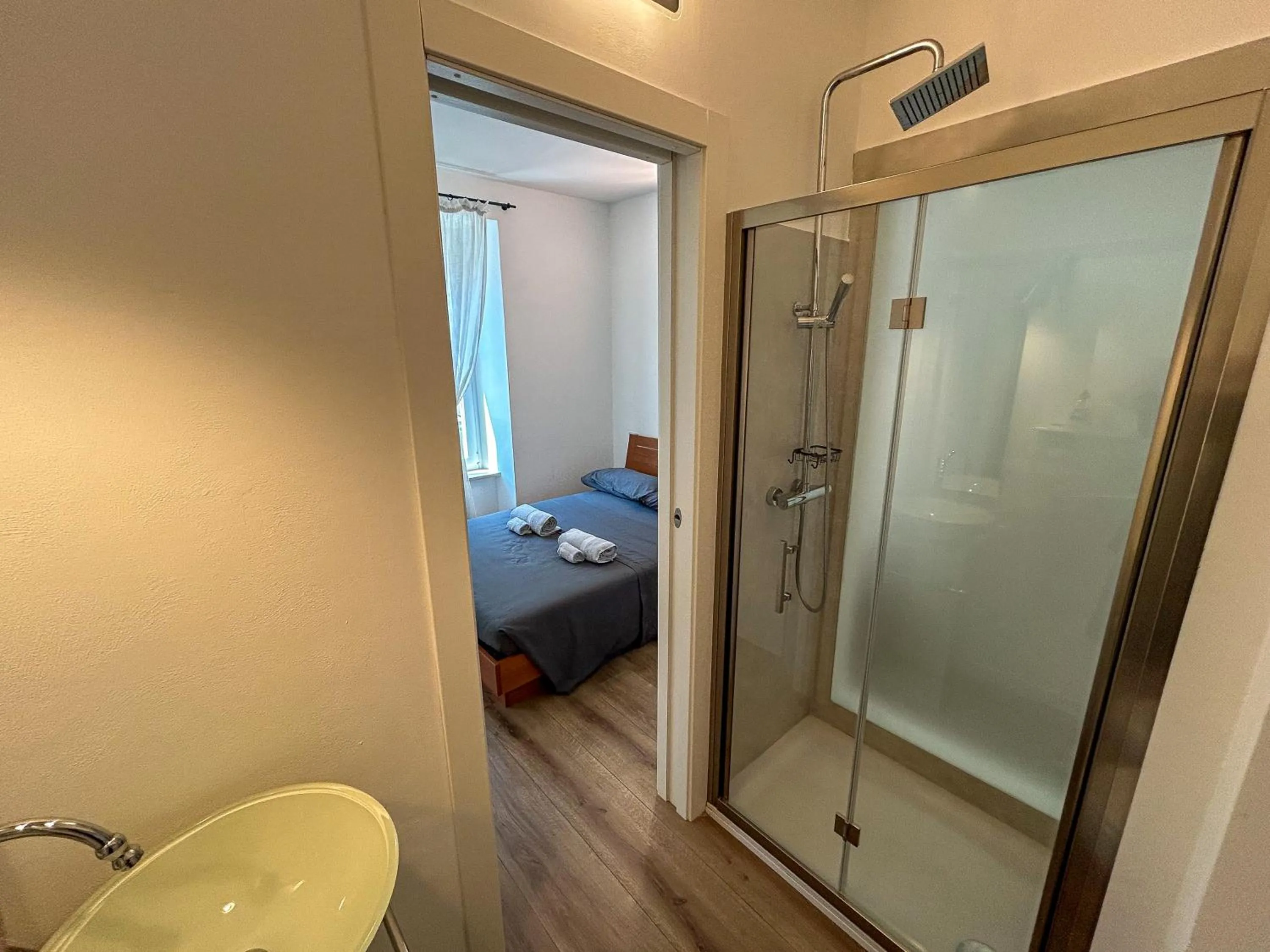 Shower, Bed in Suite & Charme in un palazzo storico di Bergamo