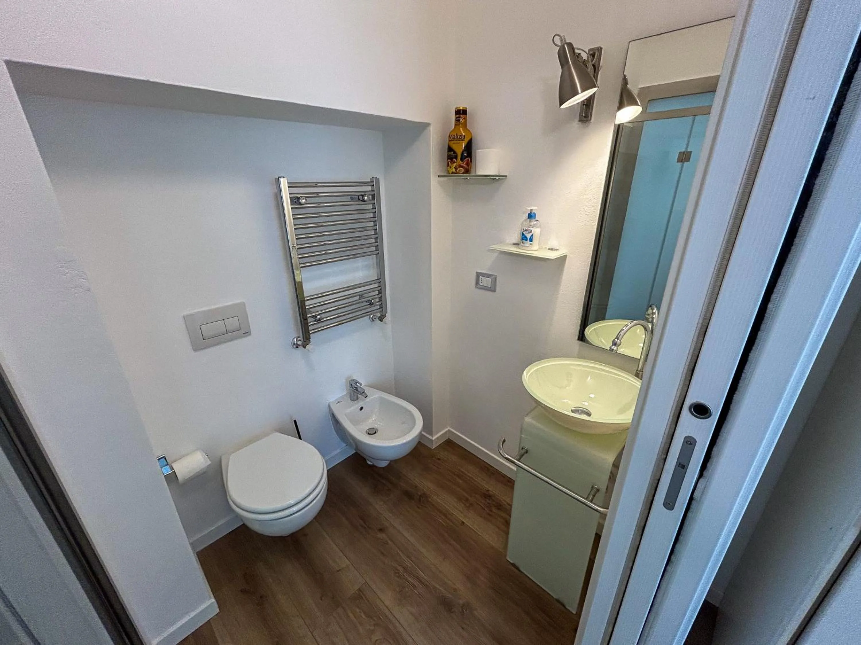 Shower in Suite & Charme in un palazzo storico di Bergamo