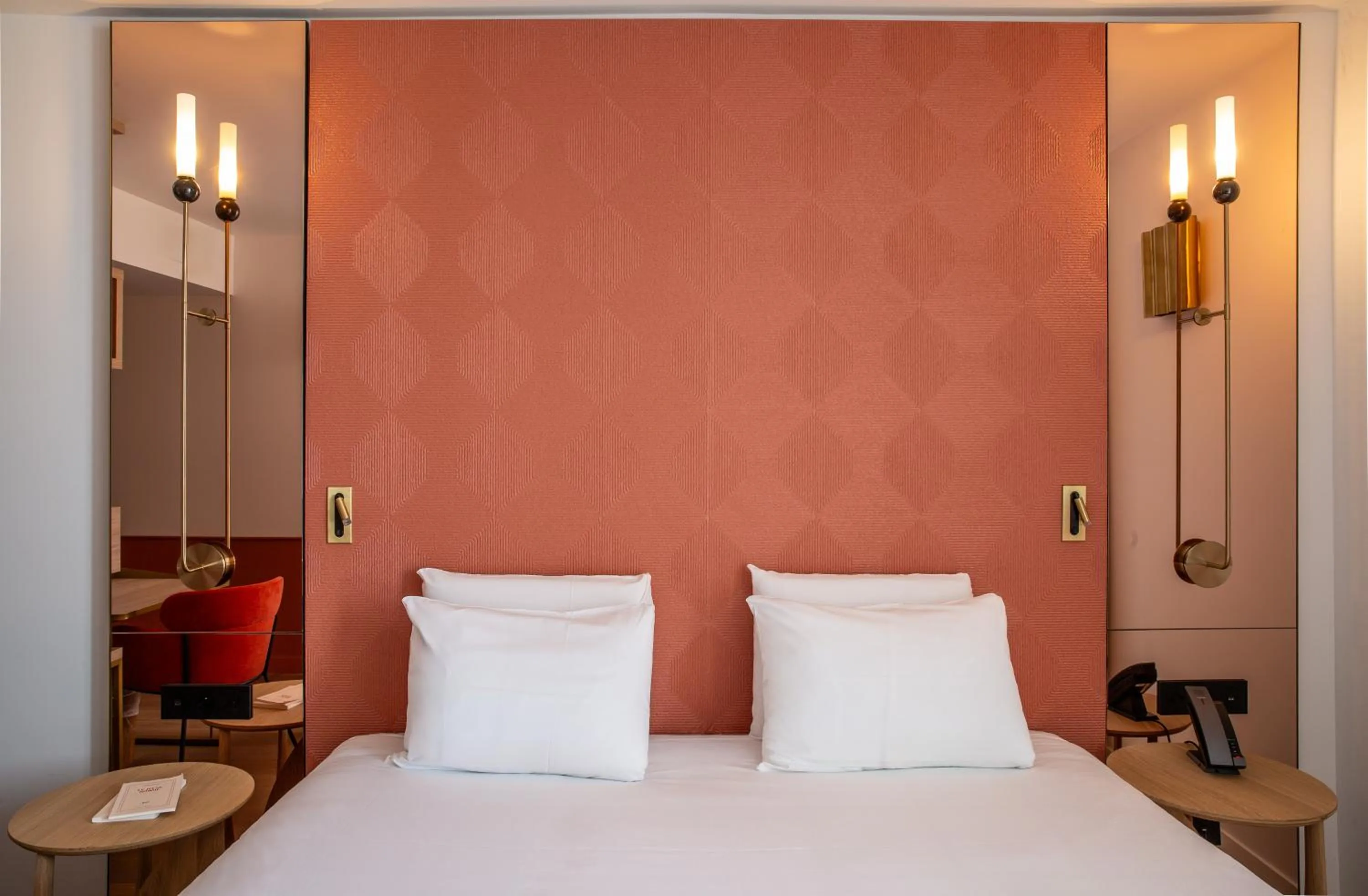 Bed in Hôtel Kyriad Prestige Paris Asnieres