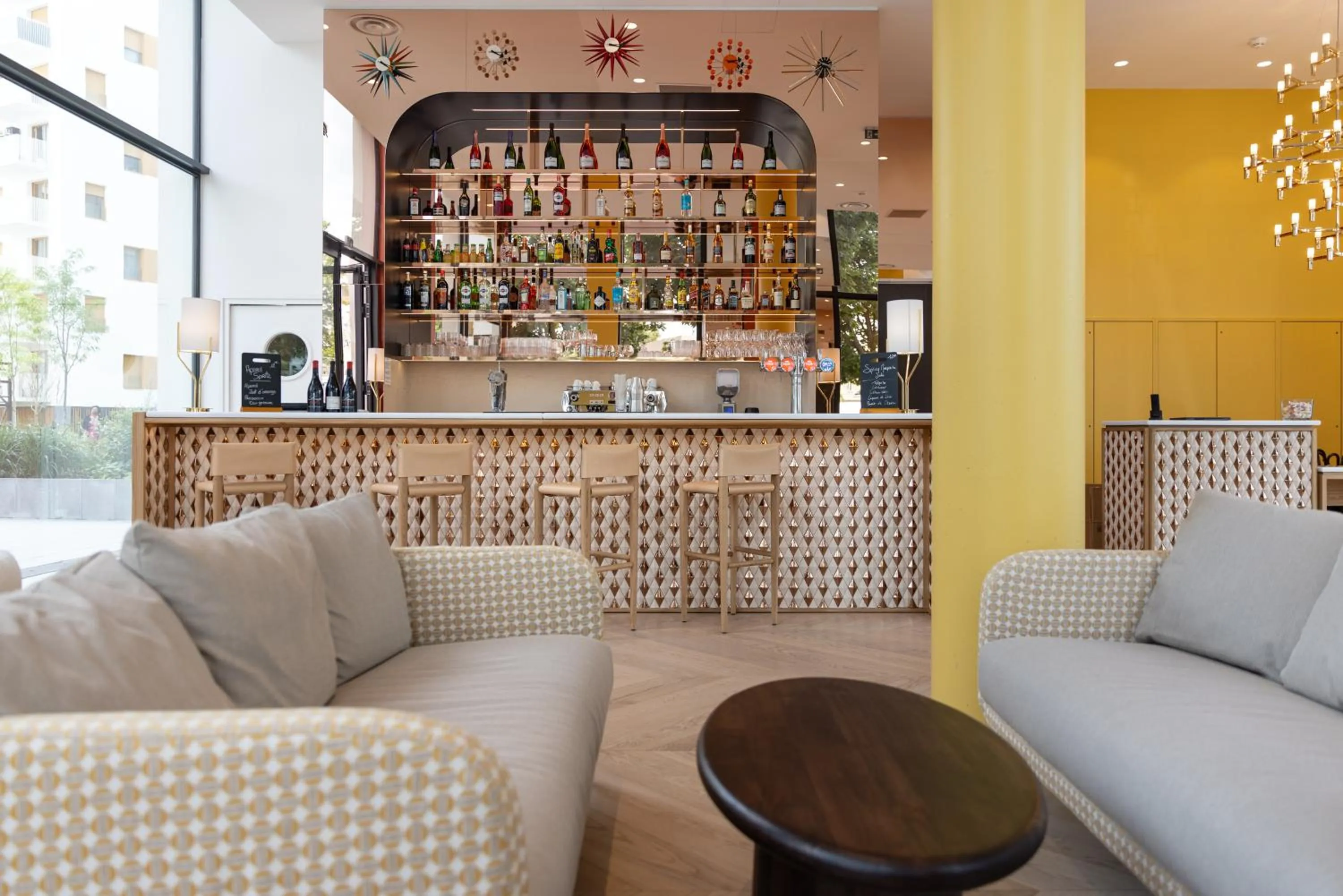 Lobby or reception in Hôtel Kyriad Prestige Paris Asnieres