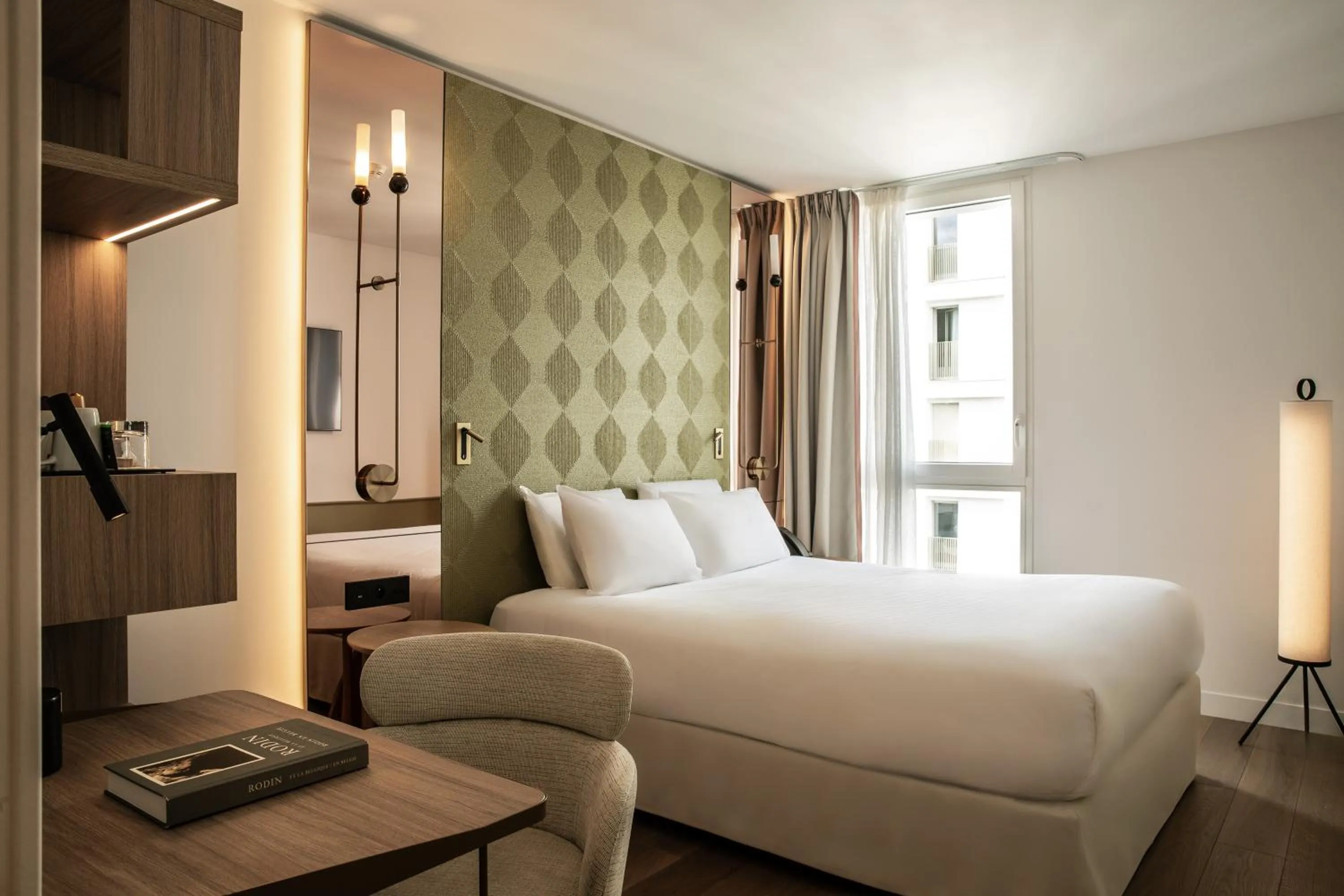 Bed in Hôtel Kyriad Prestige Paris Asnieres