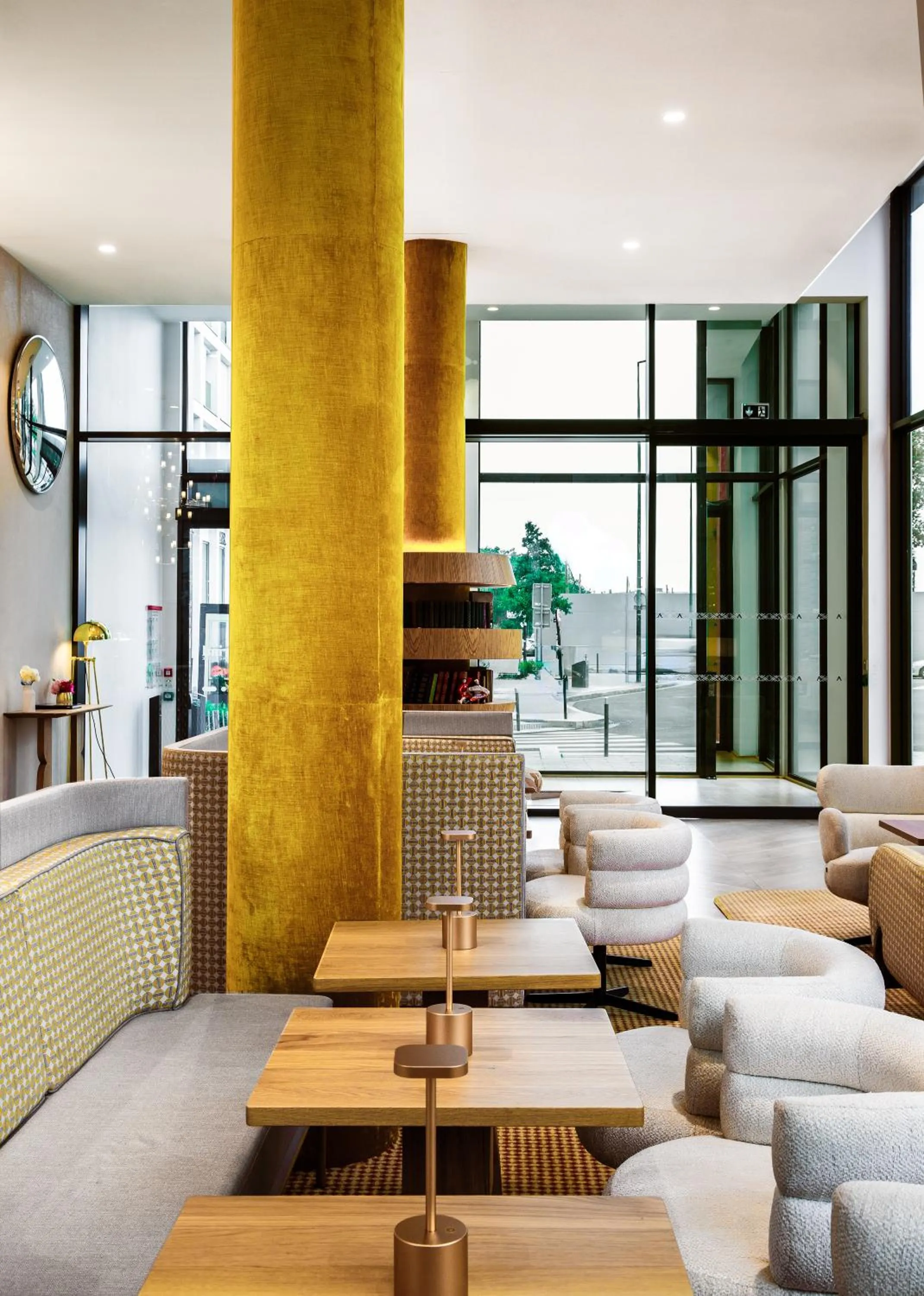 Lobby or reception in Hôtel Kyriad Prestige Paris Asnieres