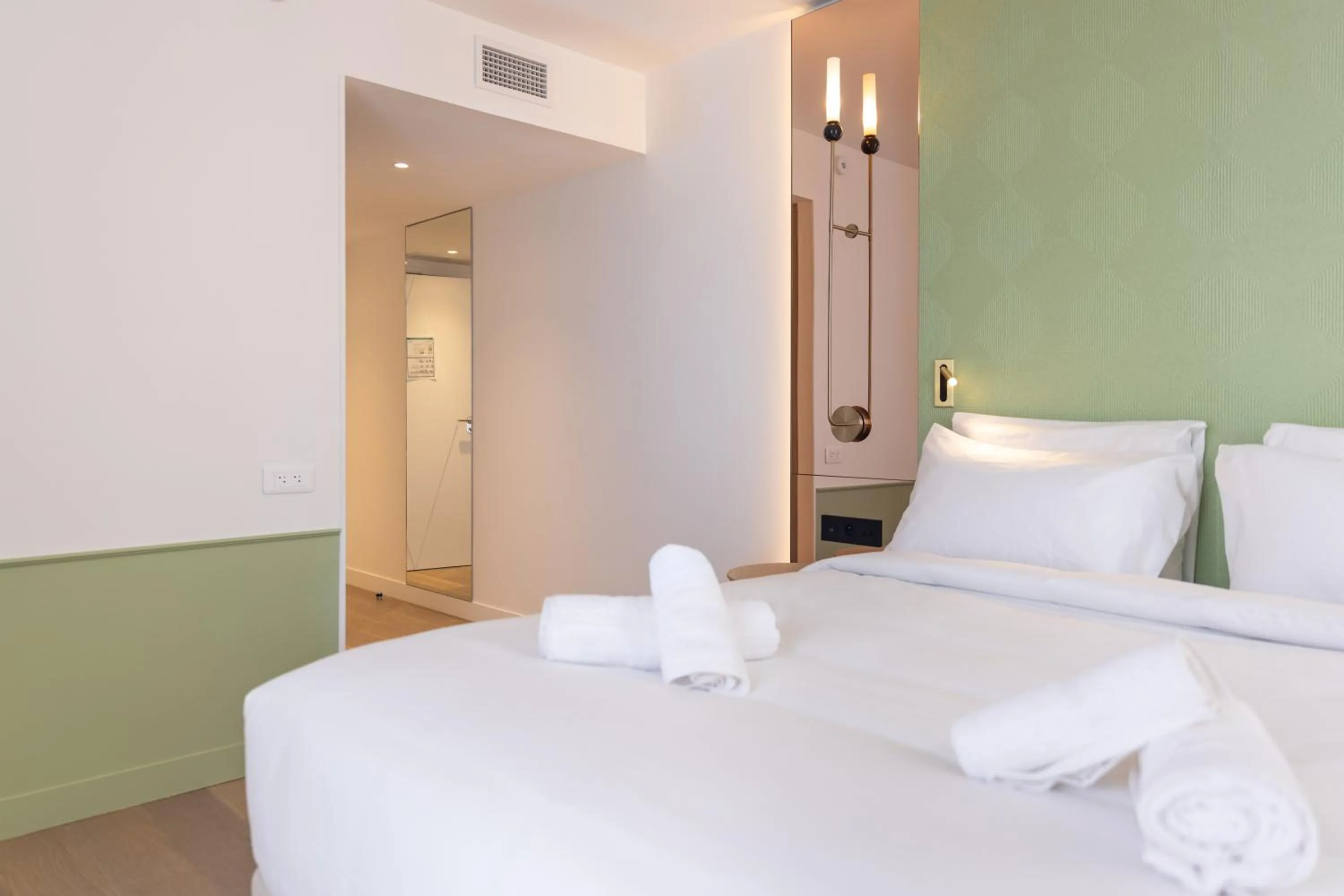 Bed in Hôtel Kyriad Prestige Paris Asnieres