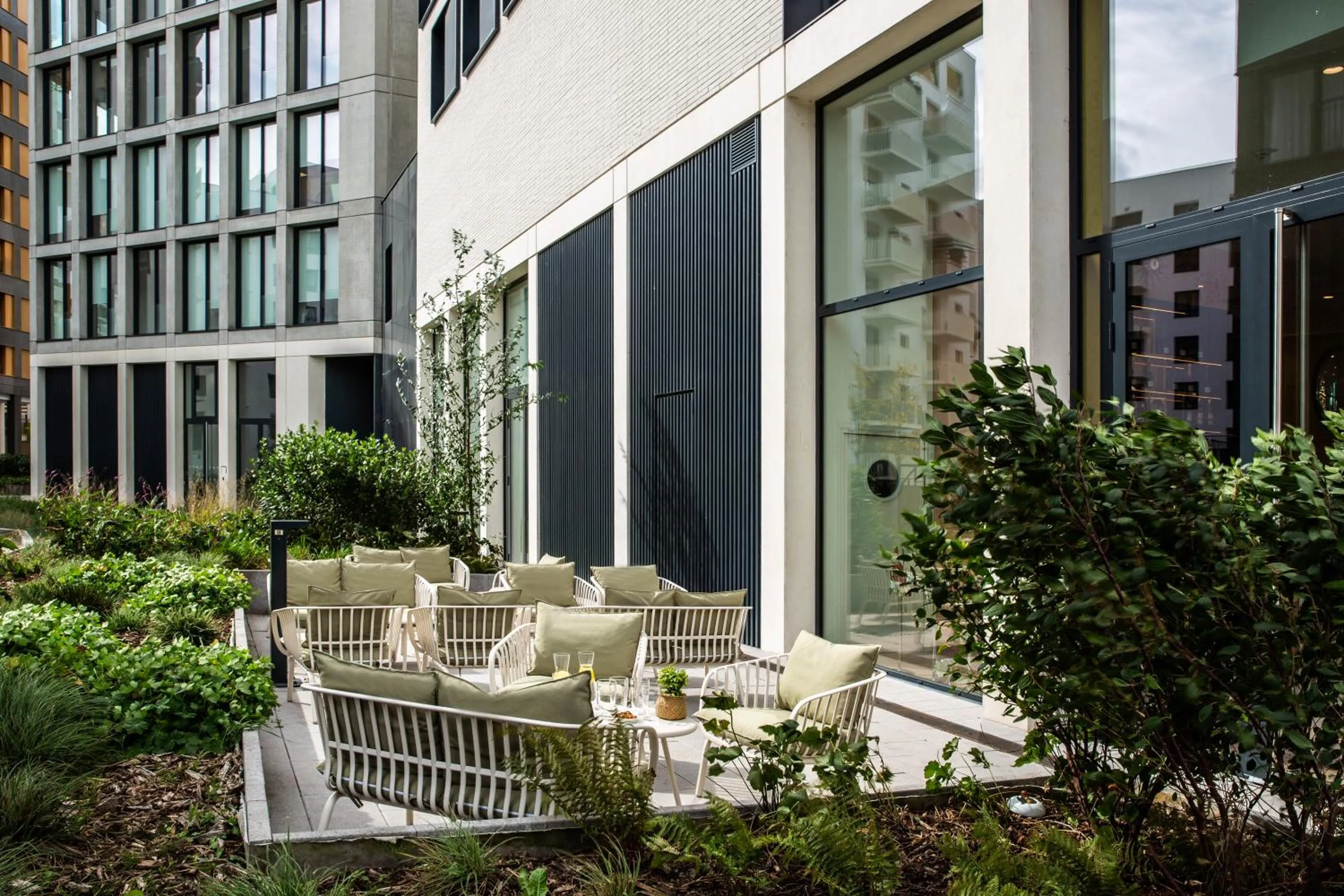 Property building in Hôtel Kyriad Prestige Paris Asnieres