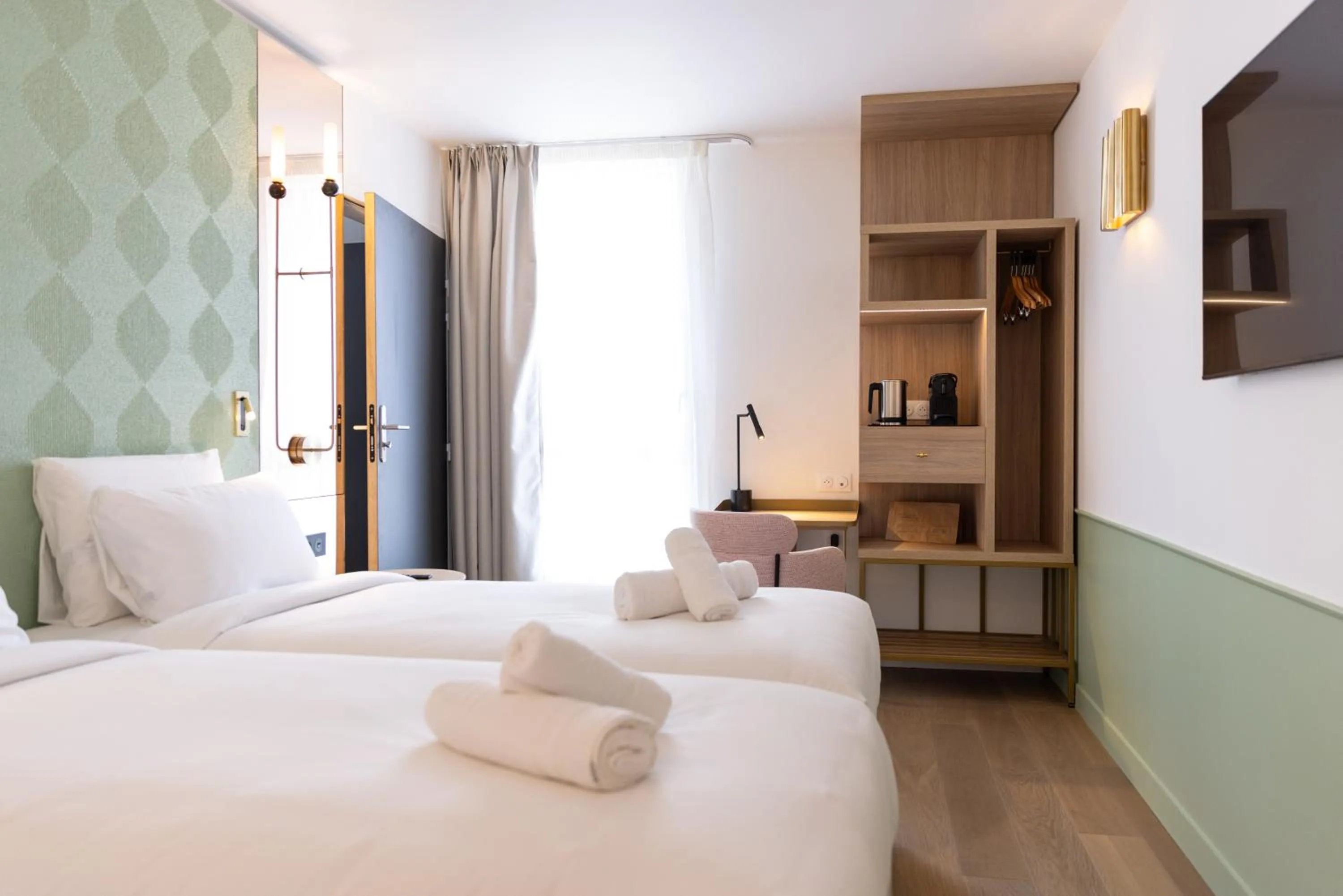 Bed in Hôtel Kyriad Prestige Paris Asnieres