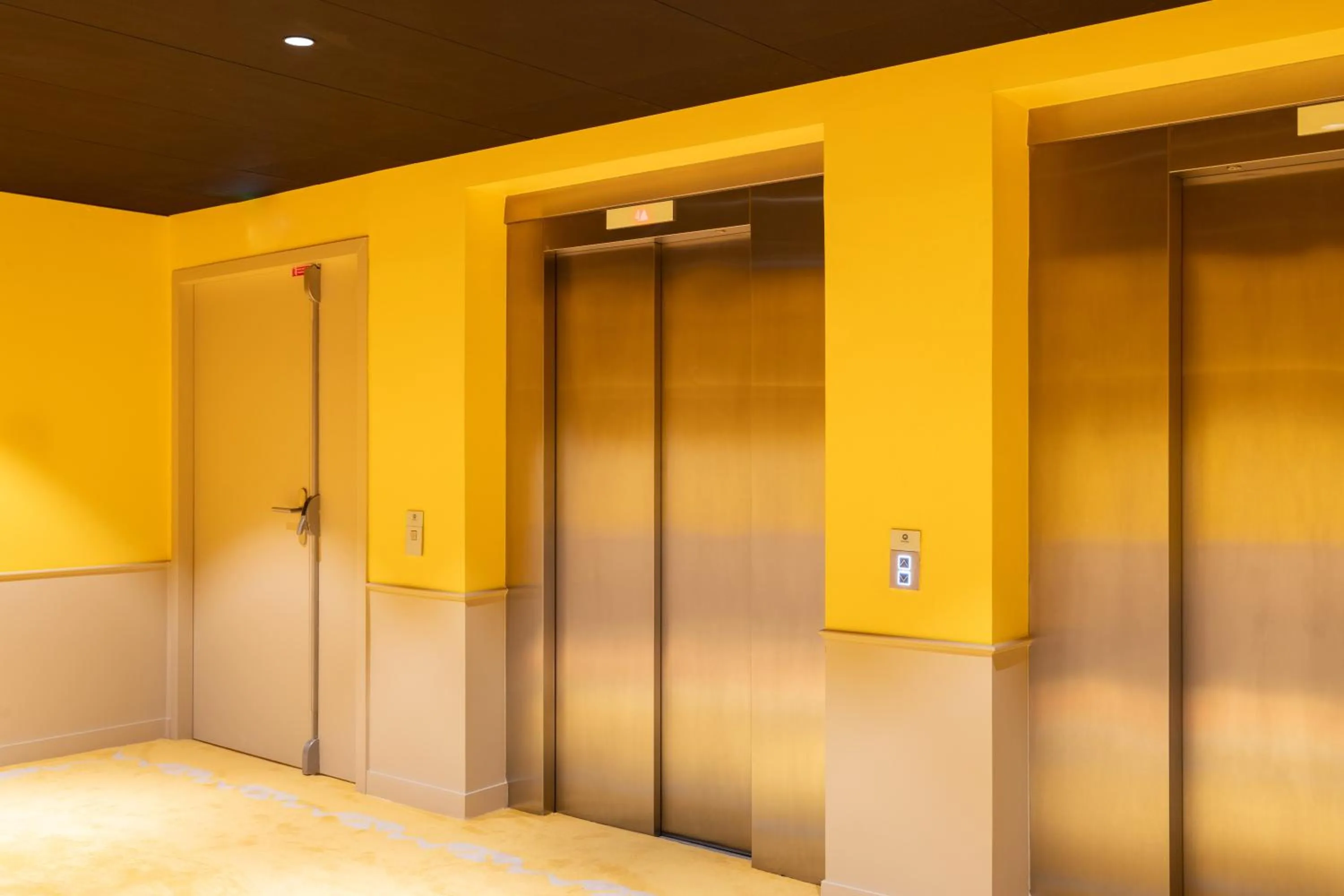 elevator in Hôtel Kyriad Prestige Paris Asnieres