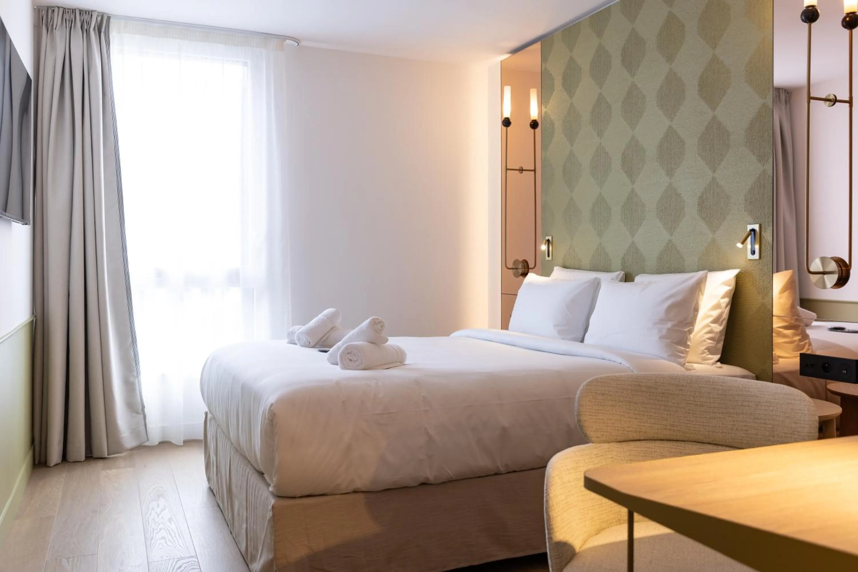 Bed in Hôtel Kyriad Prestige Paris Asnieres