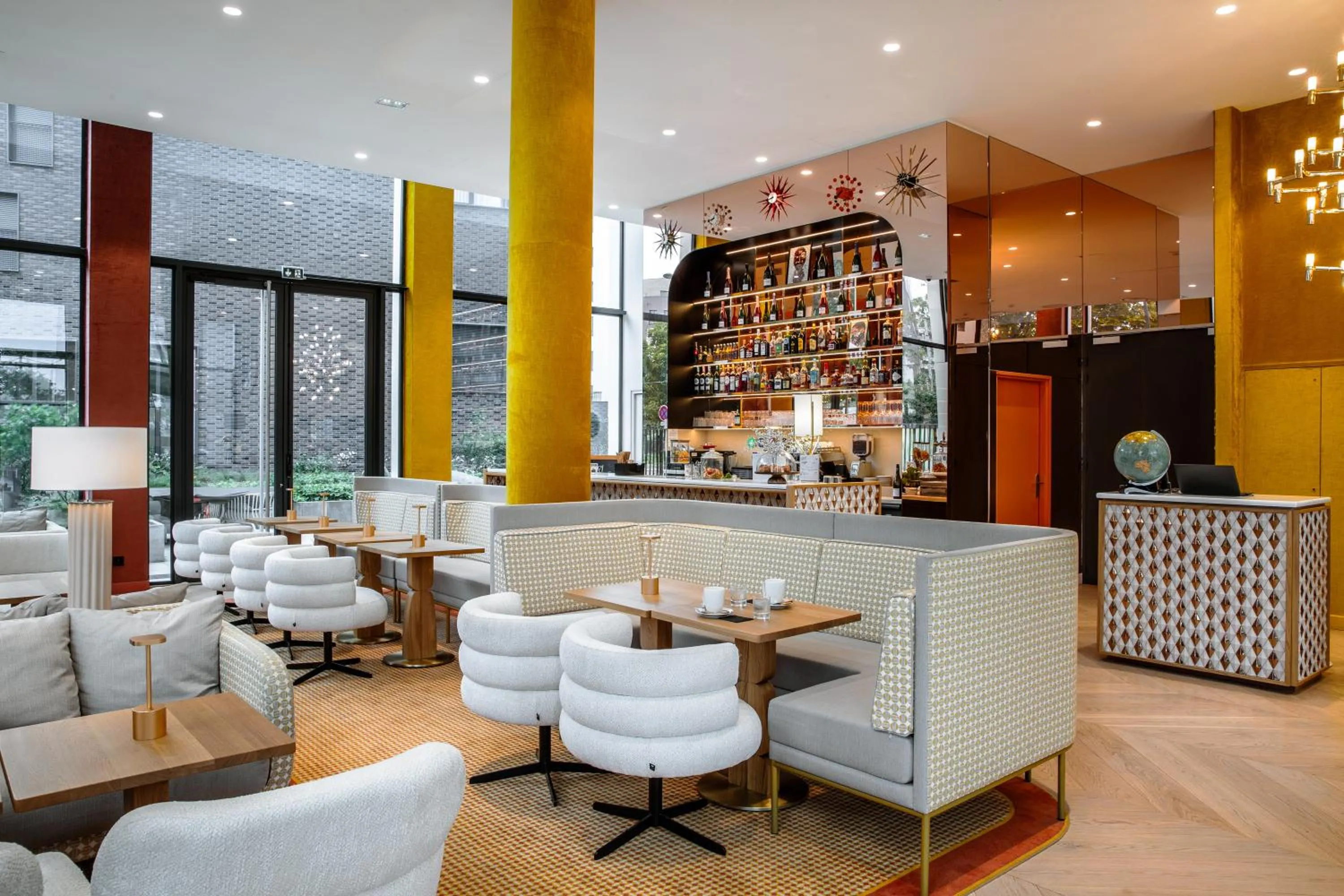 Property building in Hôtel Kyriad Prestige Paris Asnieres