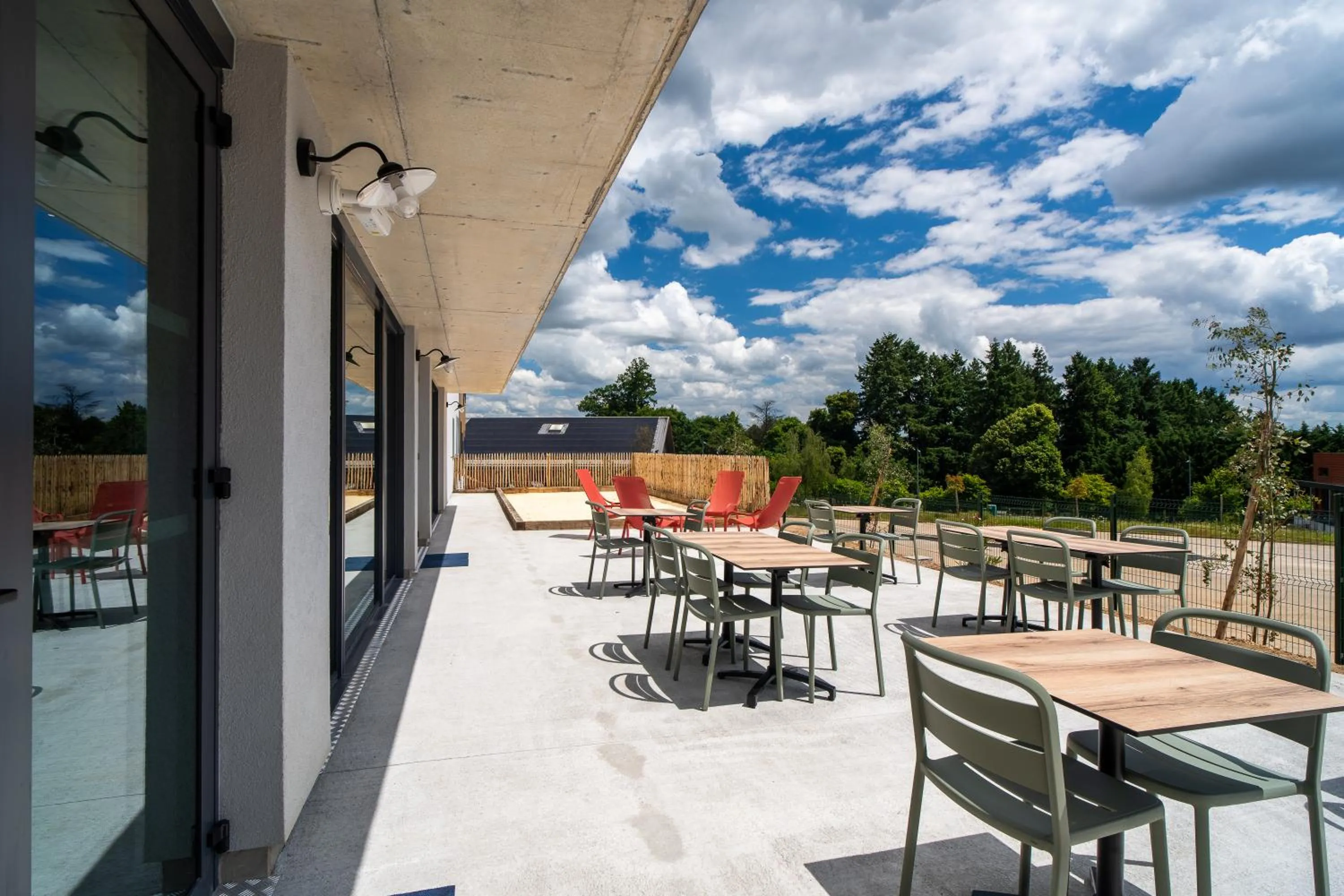 Patio in Kyriad Limoges - Ester