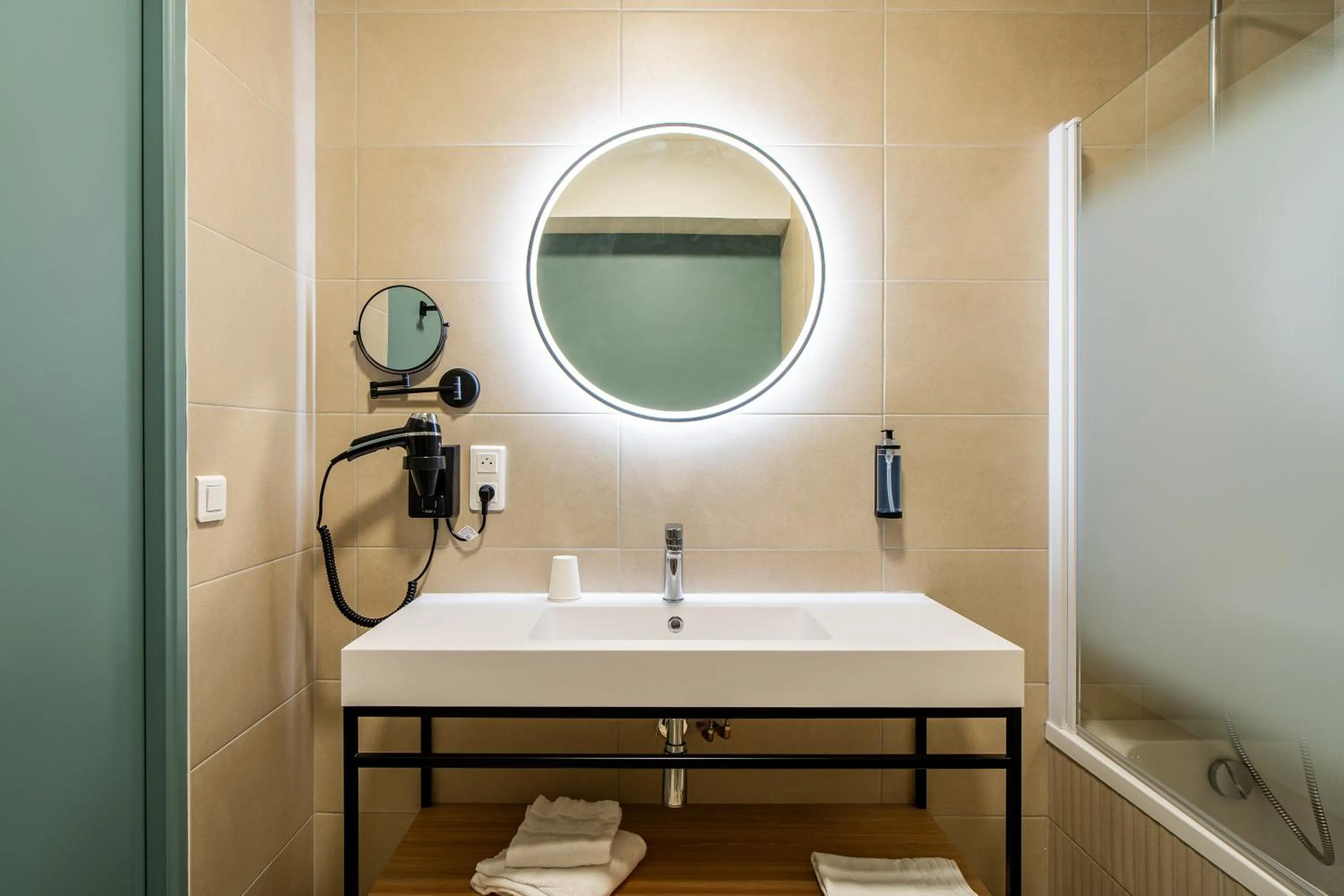 Bathroom in Kyriad Limoges - Ester