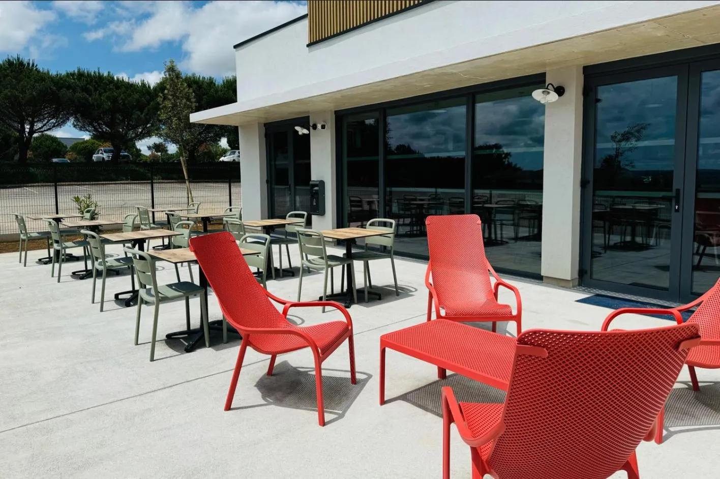 Patio in Kyriad Limoges - Ester