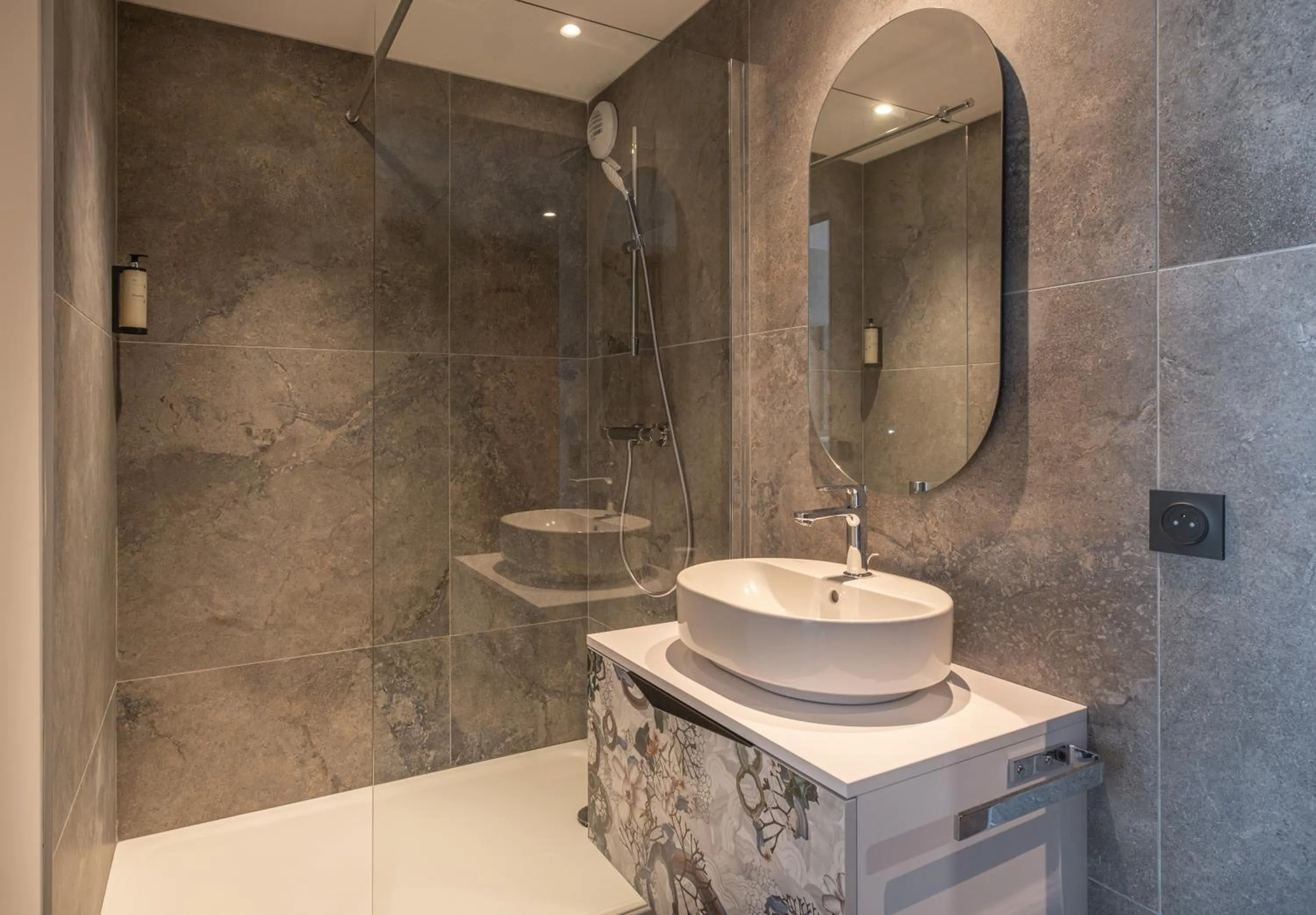 Bathroom in Kyriad Chateauroux Nord - Aéroport