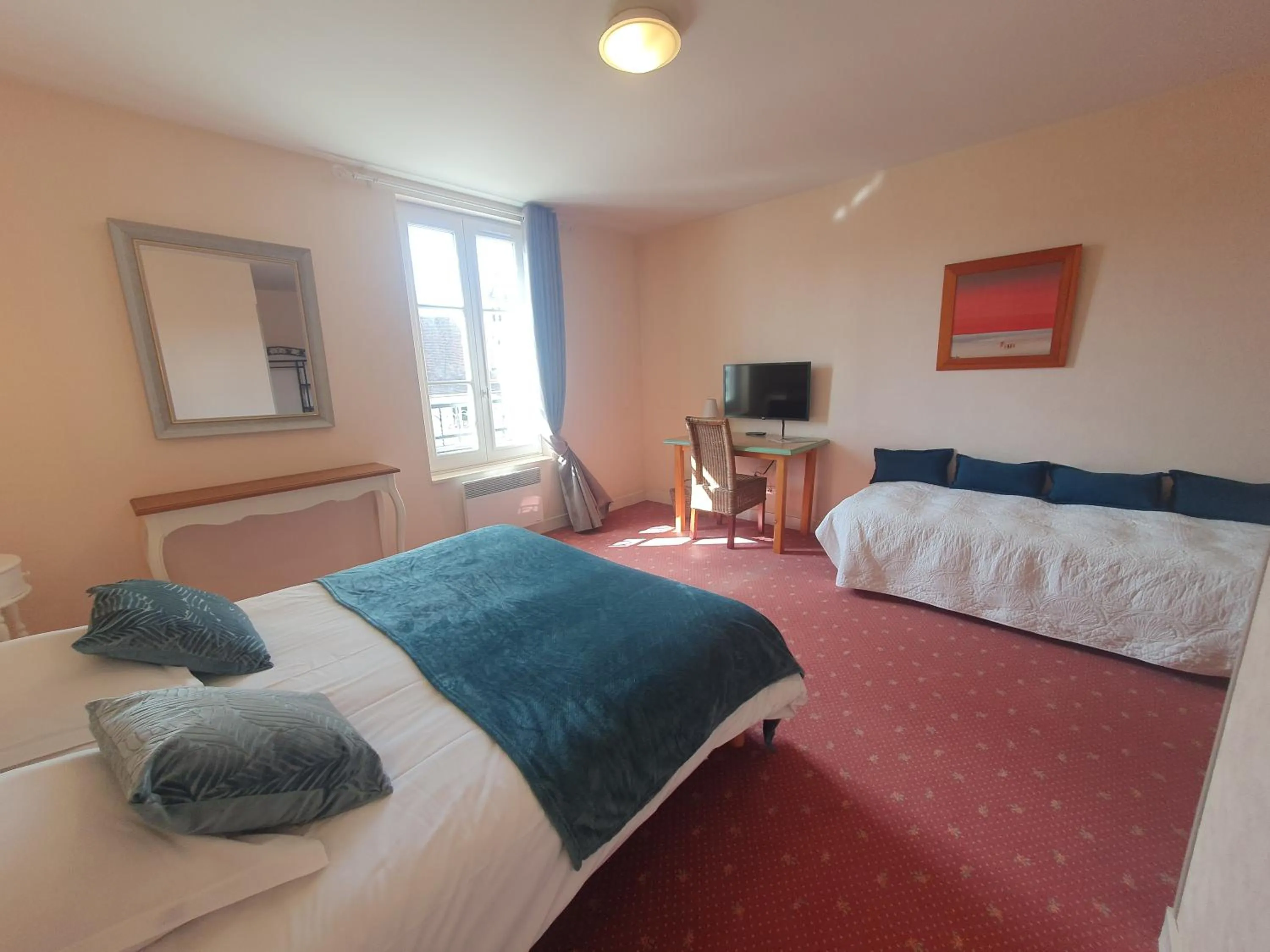 Photo of the whole room, Bed in Le Fin Chapon