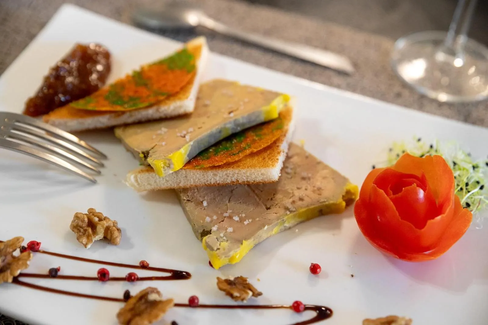 Restaurant/places to eat in Le Fin Chapon