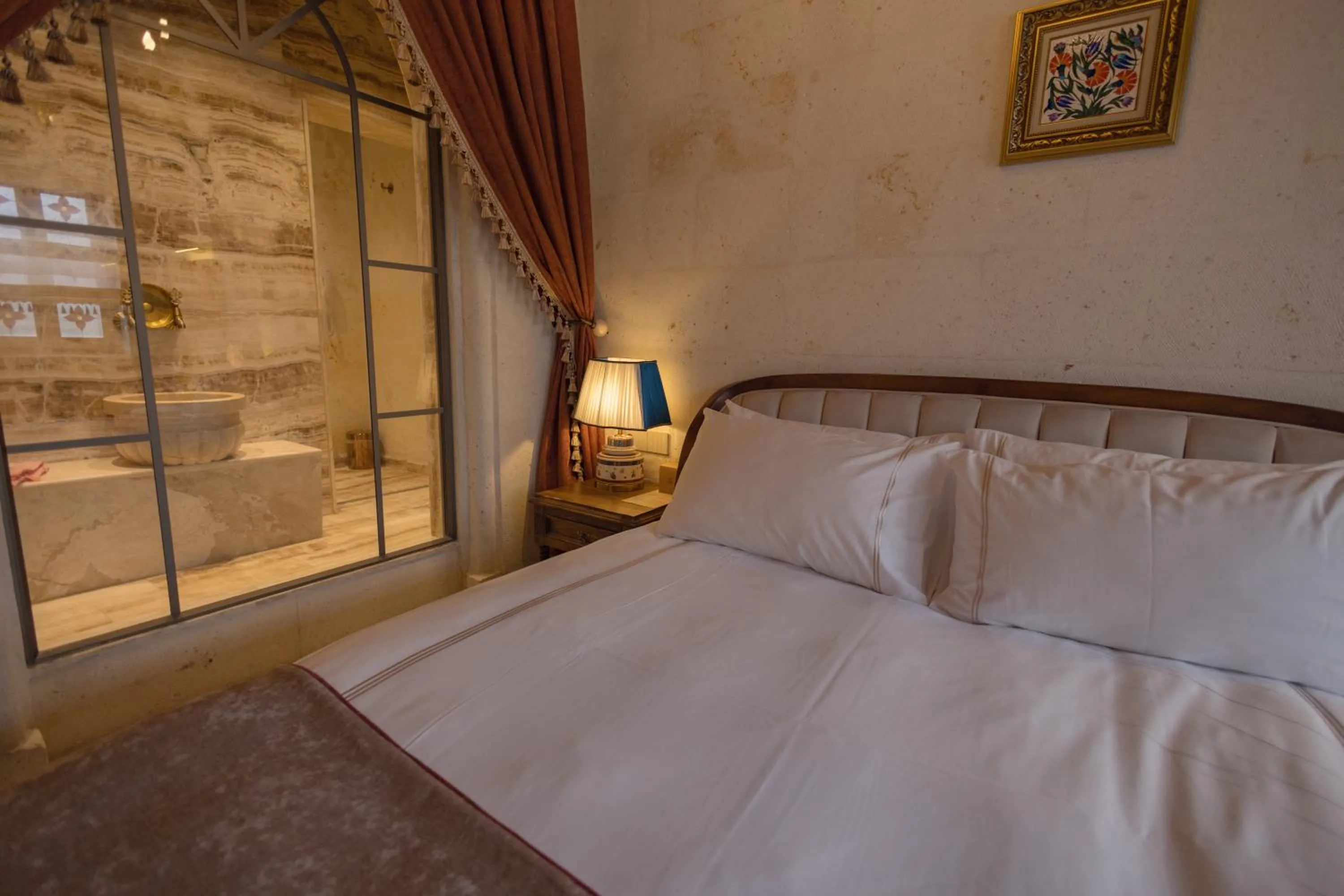 Bathroom, Bed in Via Regia Cappadocia Hotel