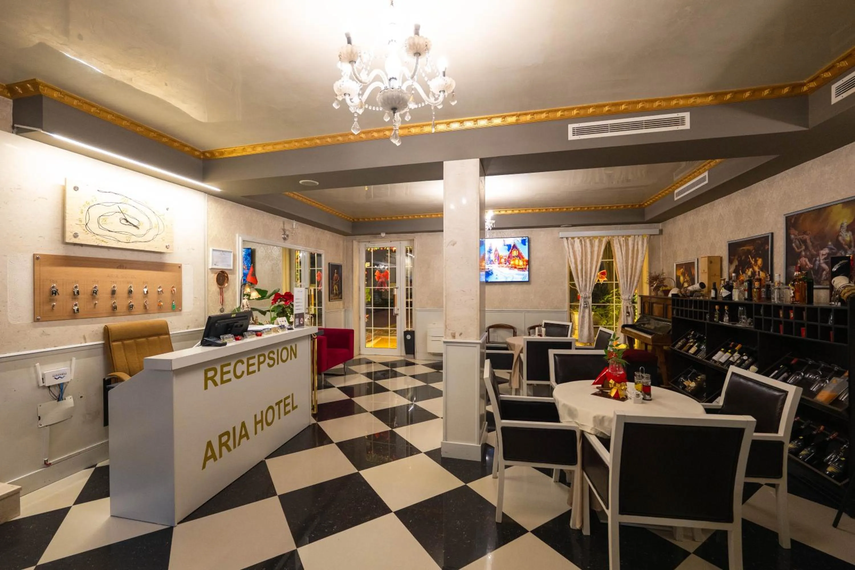 Restaurant/places to eat in Hotel Aria