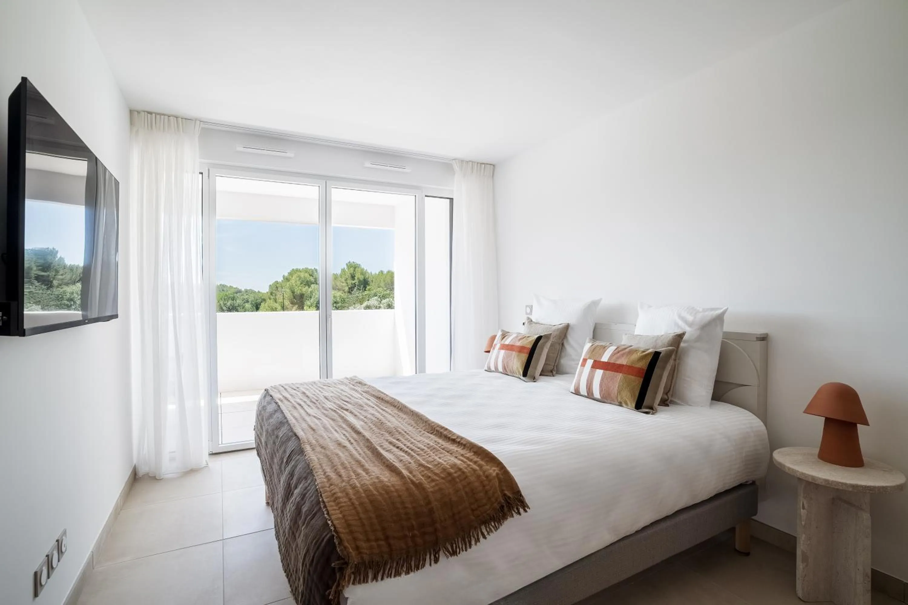 Bedroom, Bed in Setclub Hôtel & Spa Aix-en-Provence