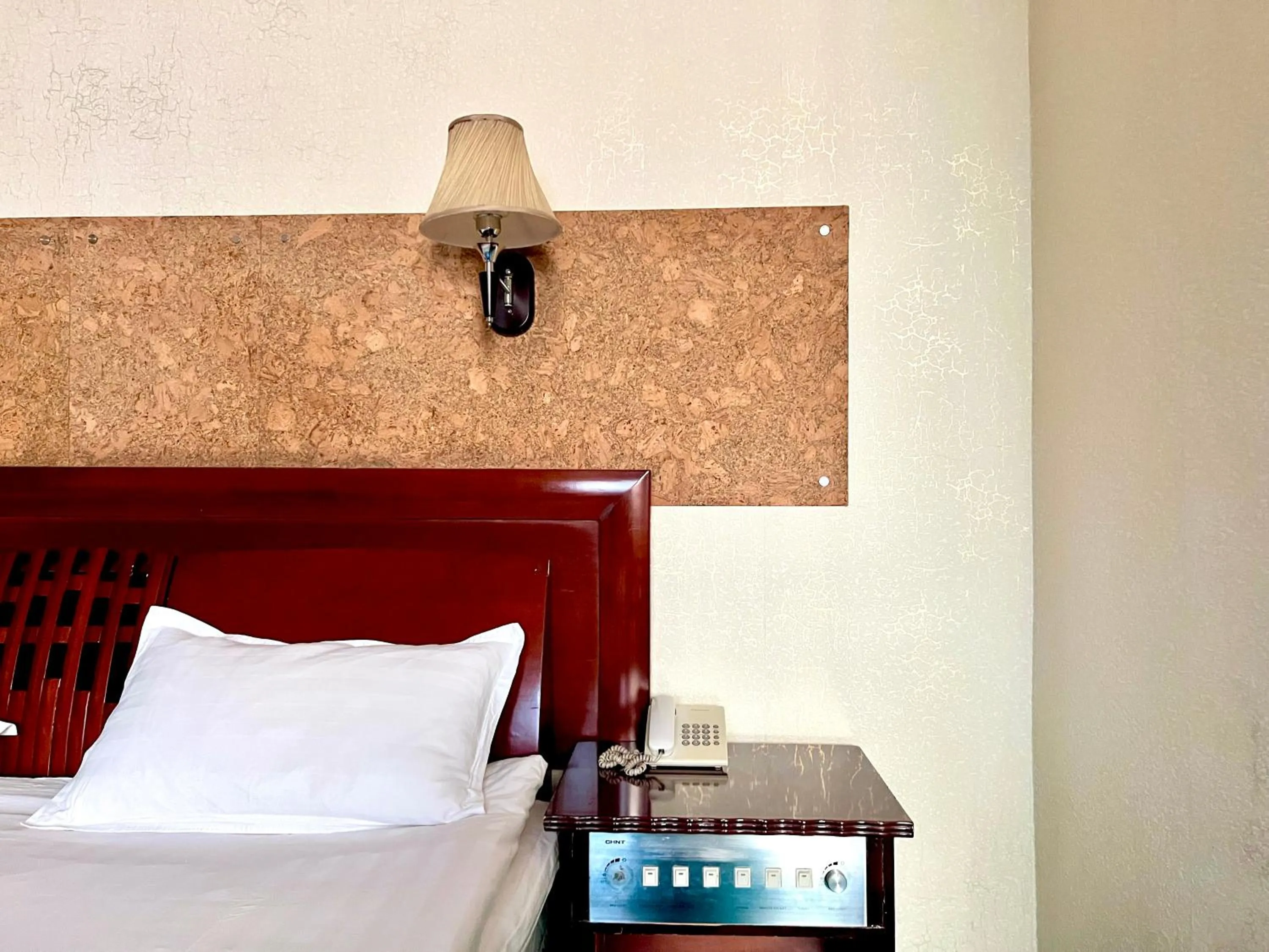 Bed in Kharaa Hotel & Restaurant