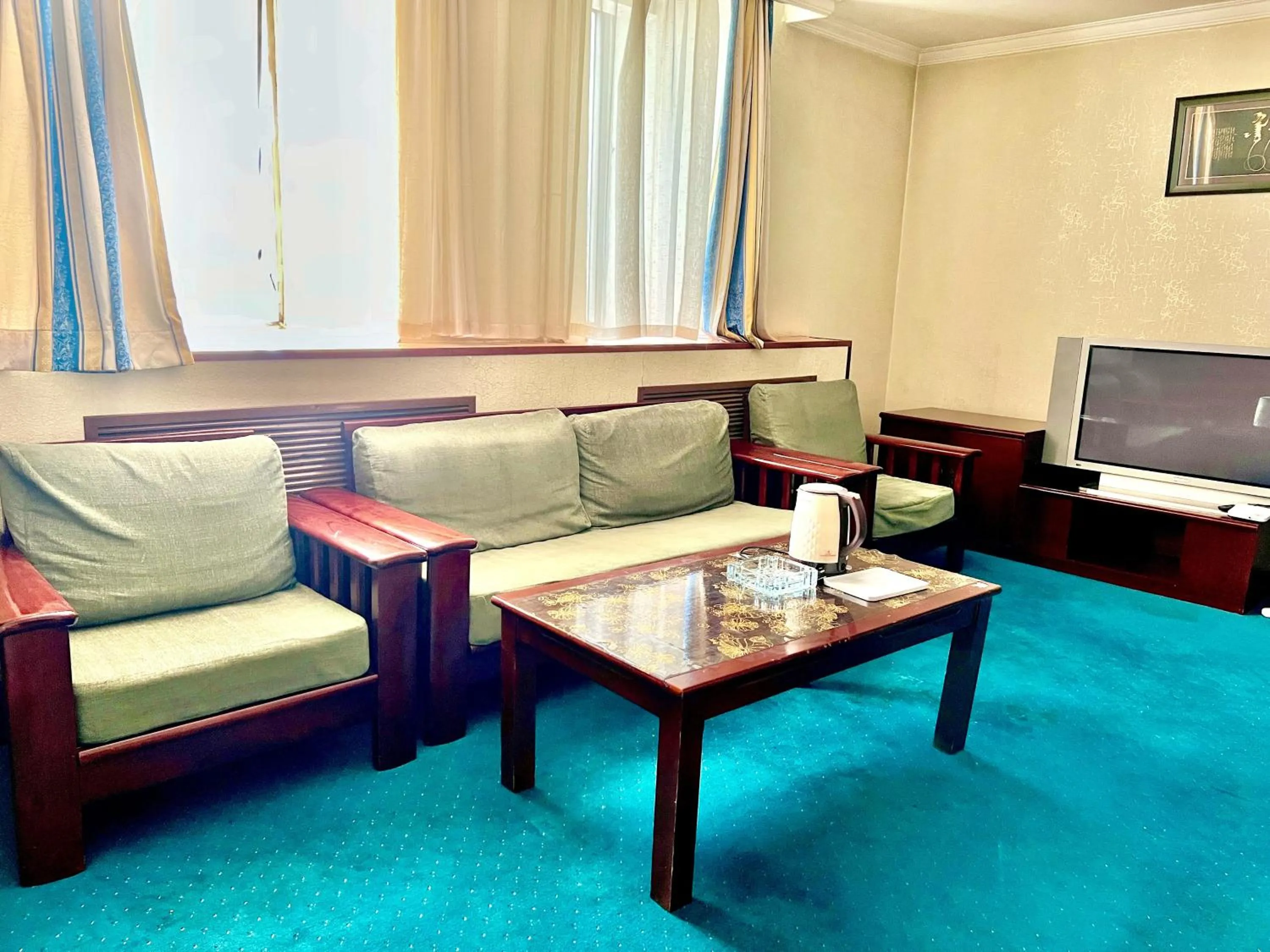 TV and multimedia in Kharaa Hotel & Restaurant