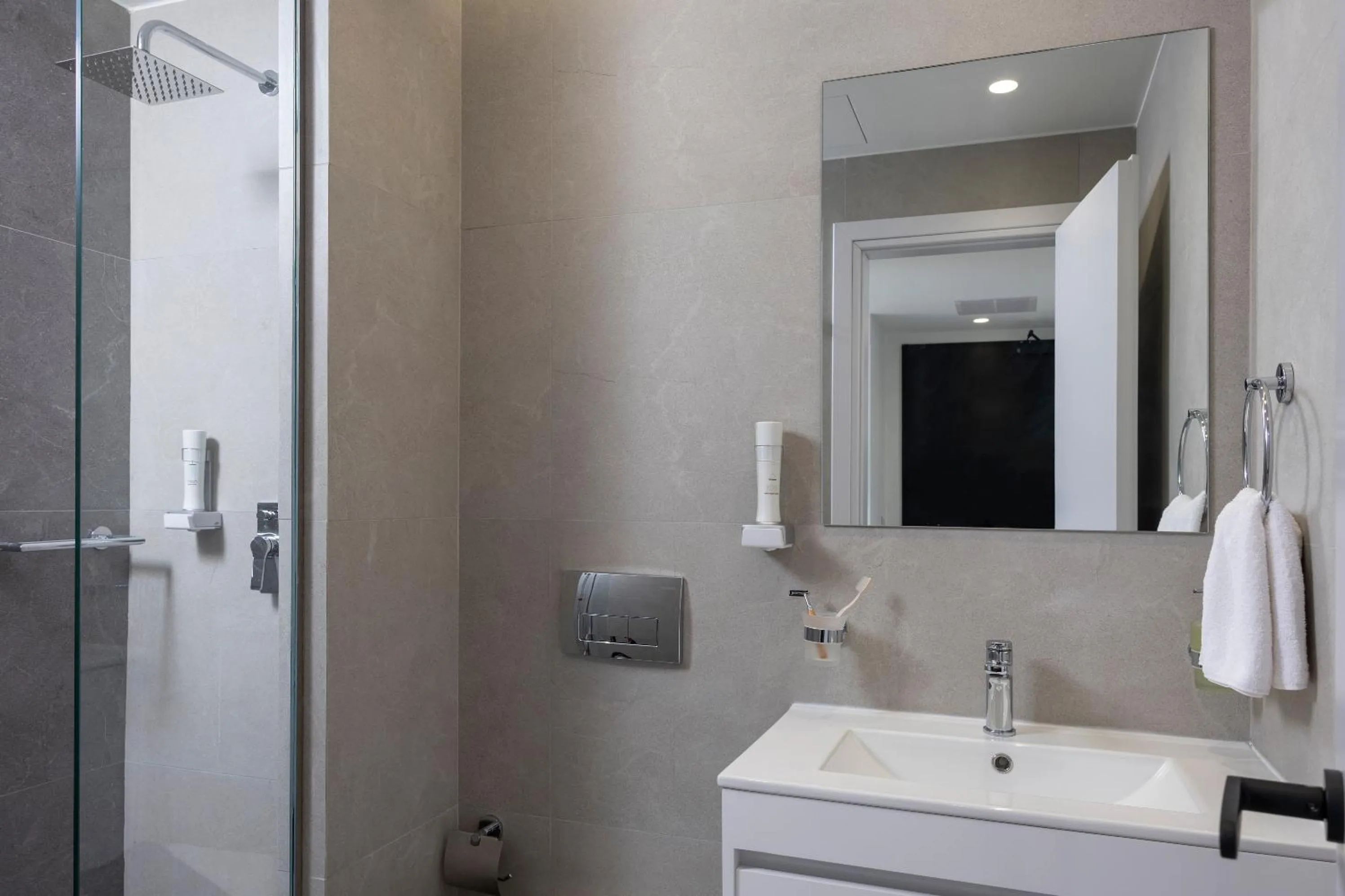 Bathroom in Hestia - Asklipiou 9