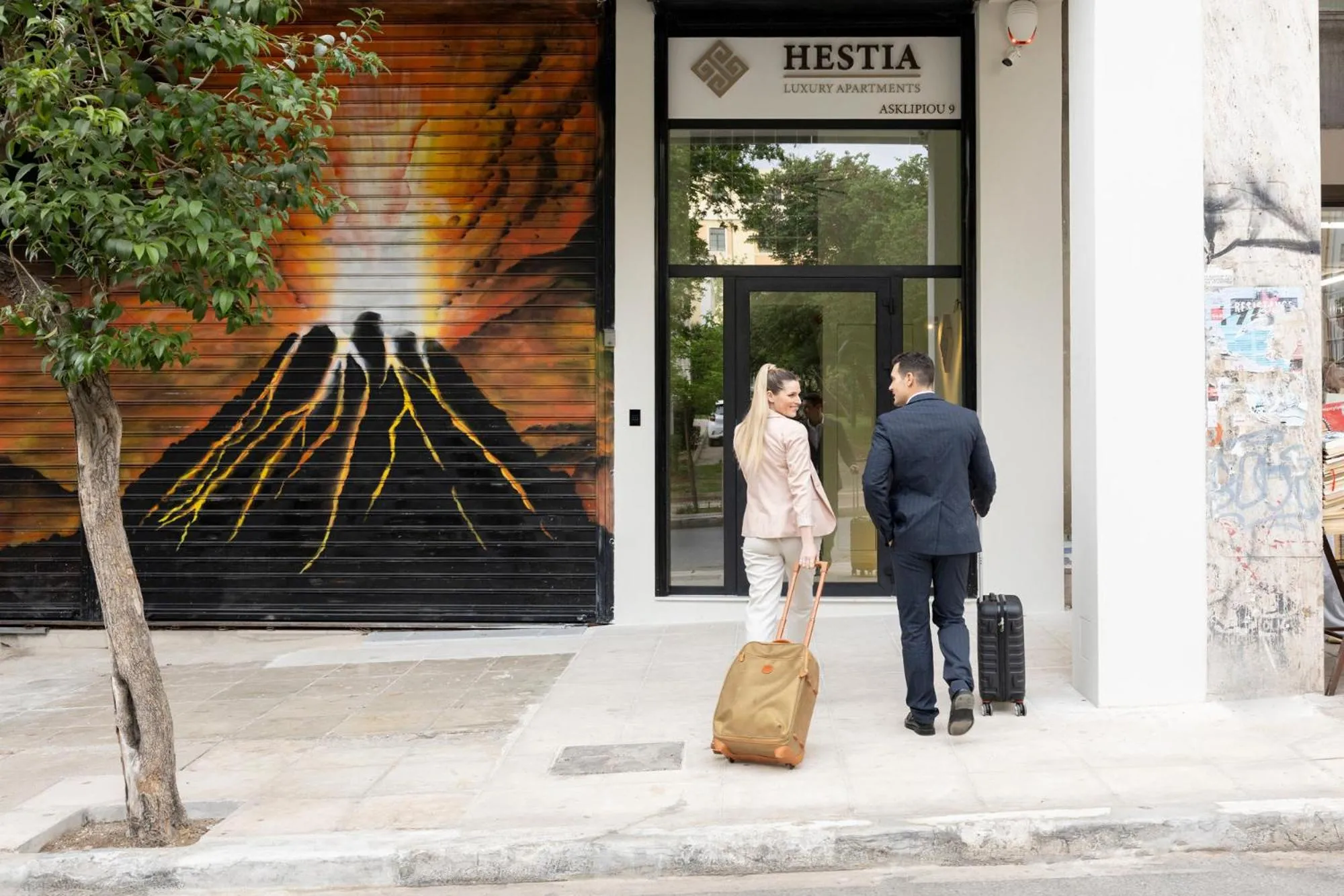 Facade/entrance in Hestia - Asklipiou 9