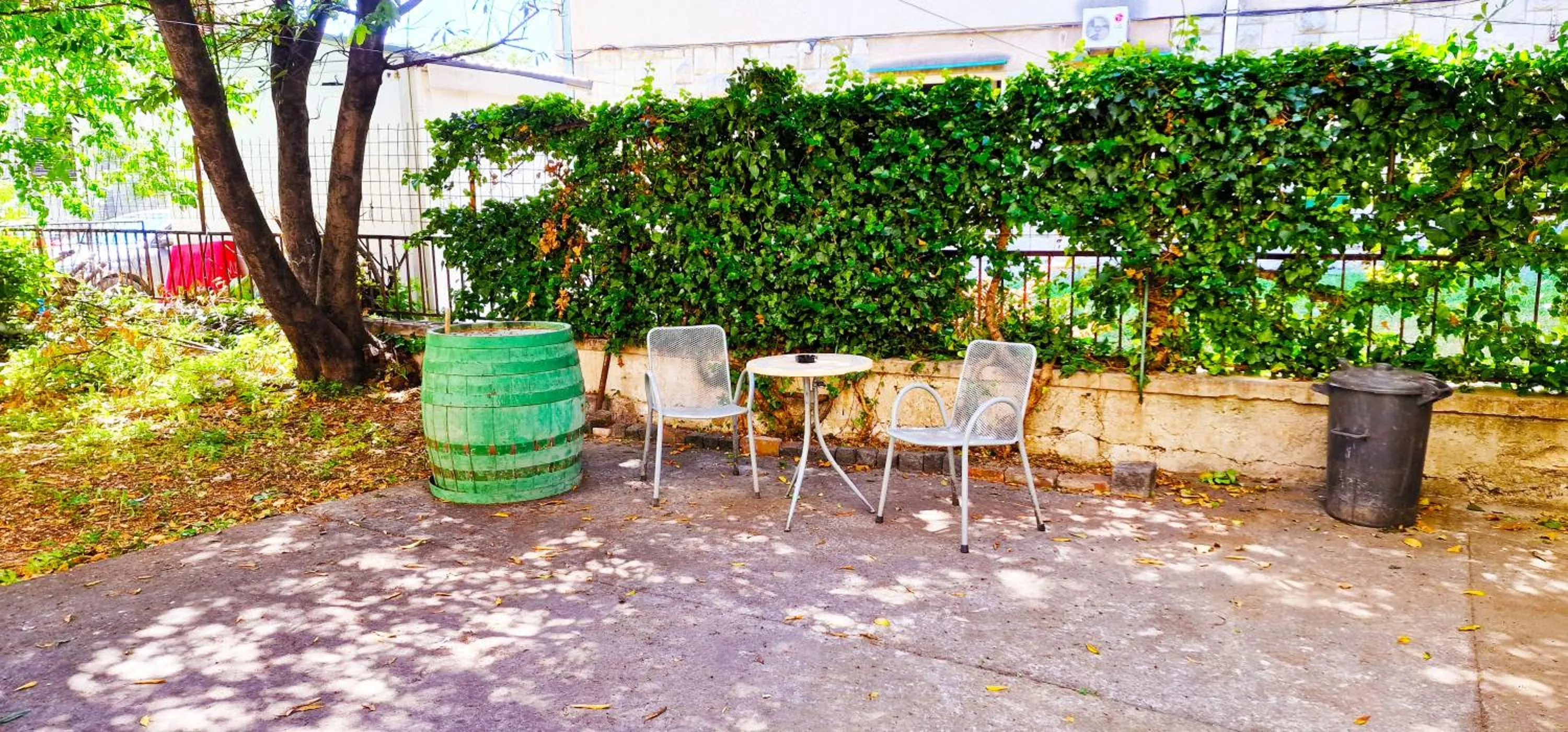 Garden in Croparadise Hostel