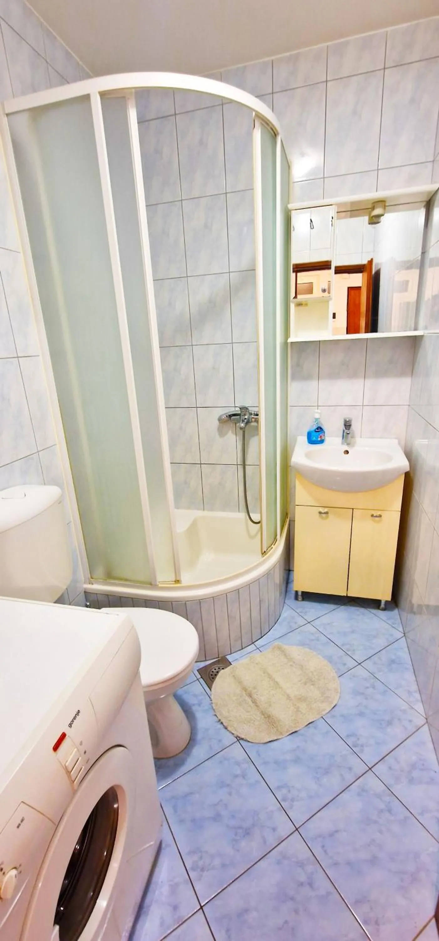 Shower in Croparadise Hostel