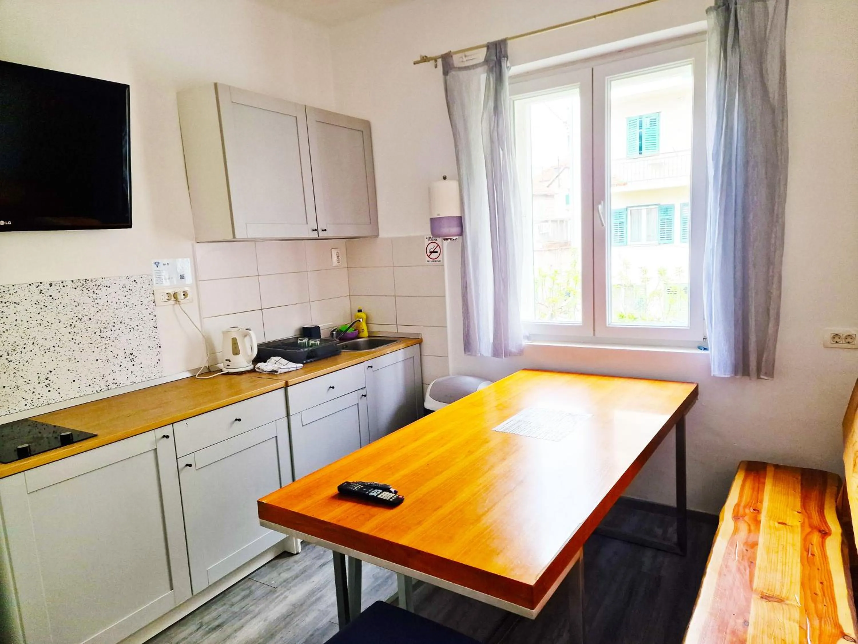 Kitchen or kitchenette in Croparadise Hostel