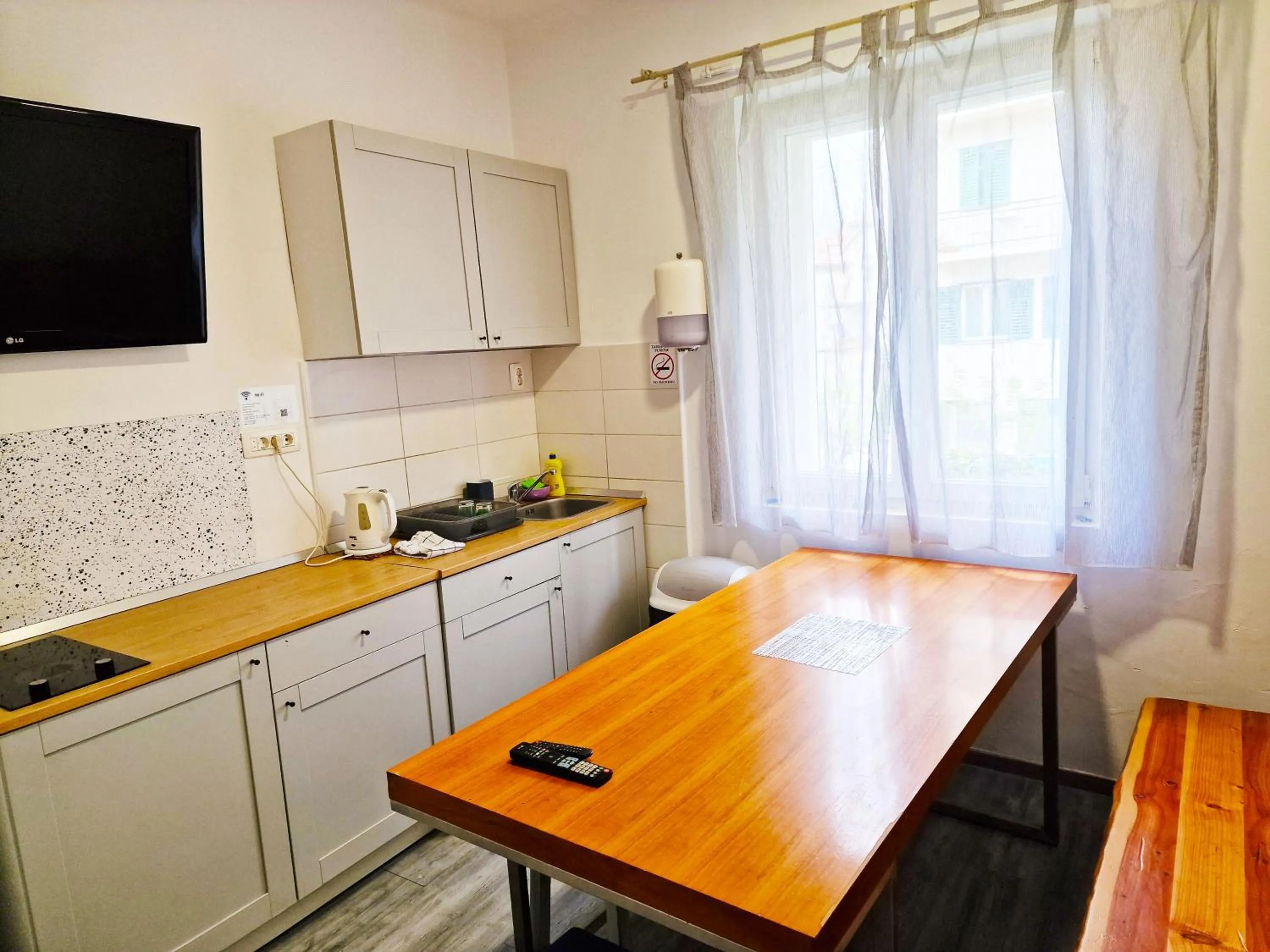 TV and multimedia in Croparadise Hostel