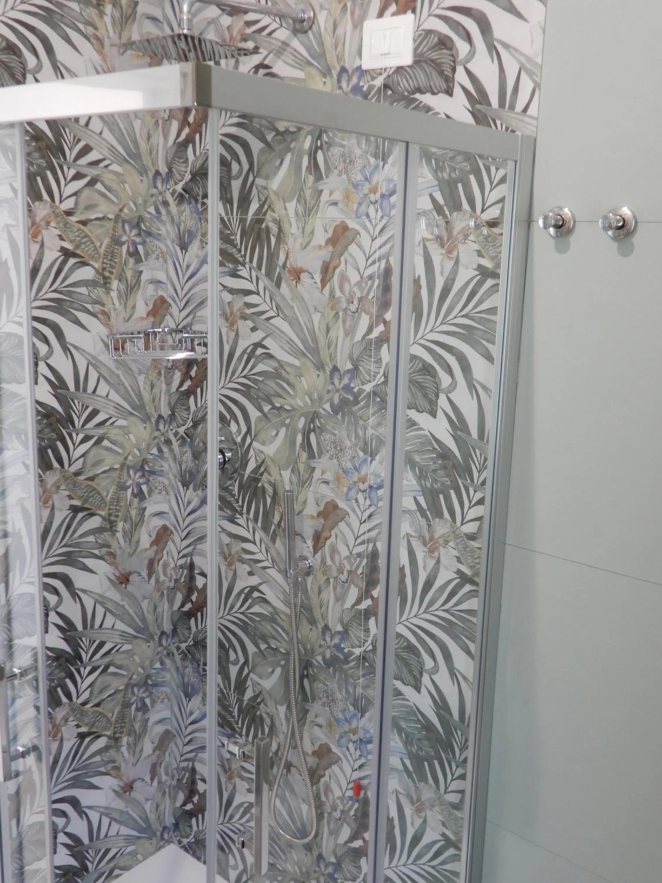 Shower in Middle Town Palace