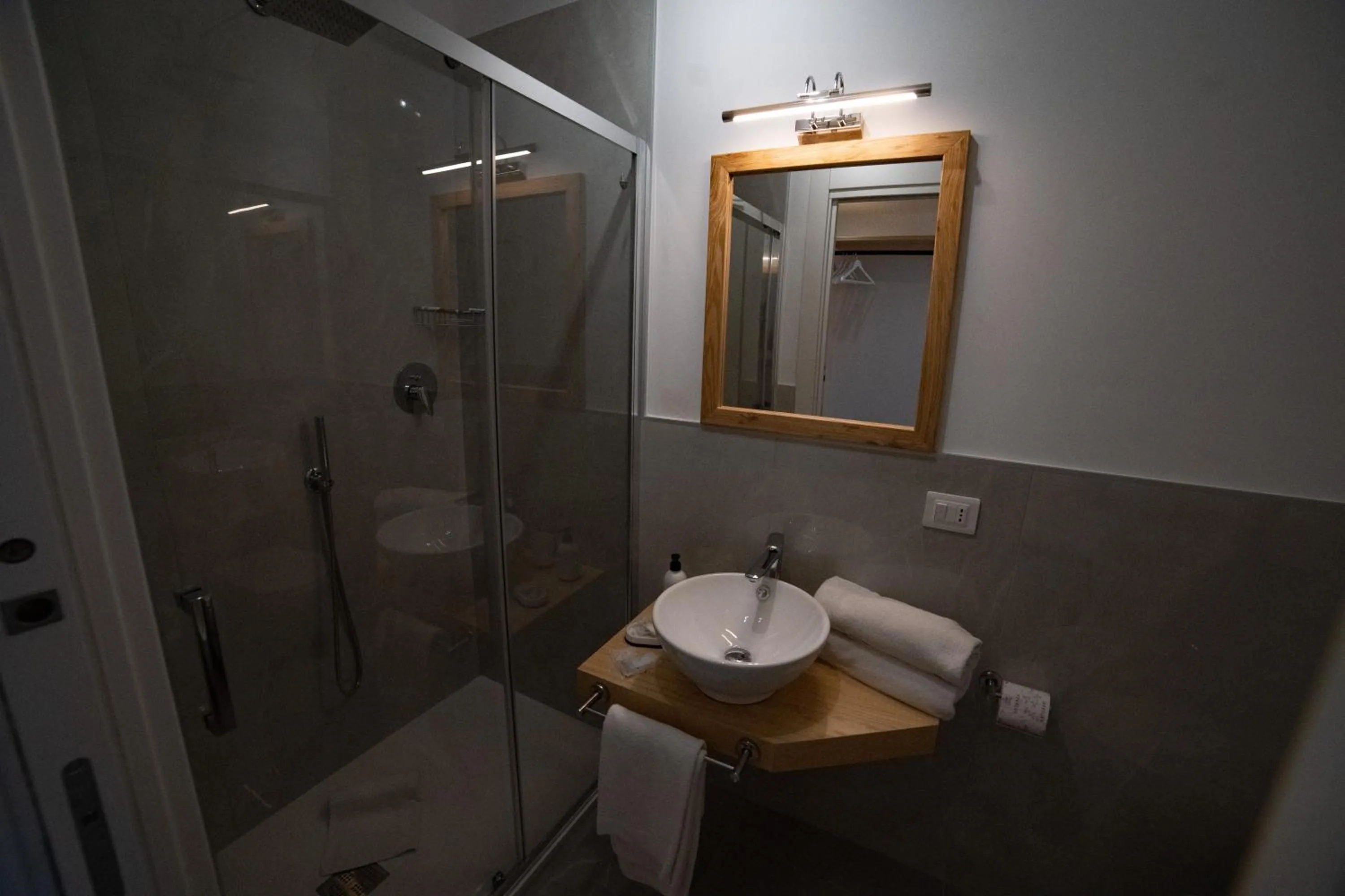 Shower in Middle Town Palace