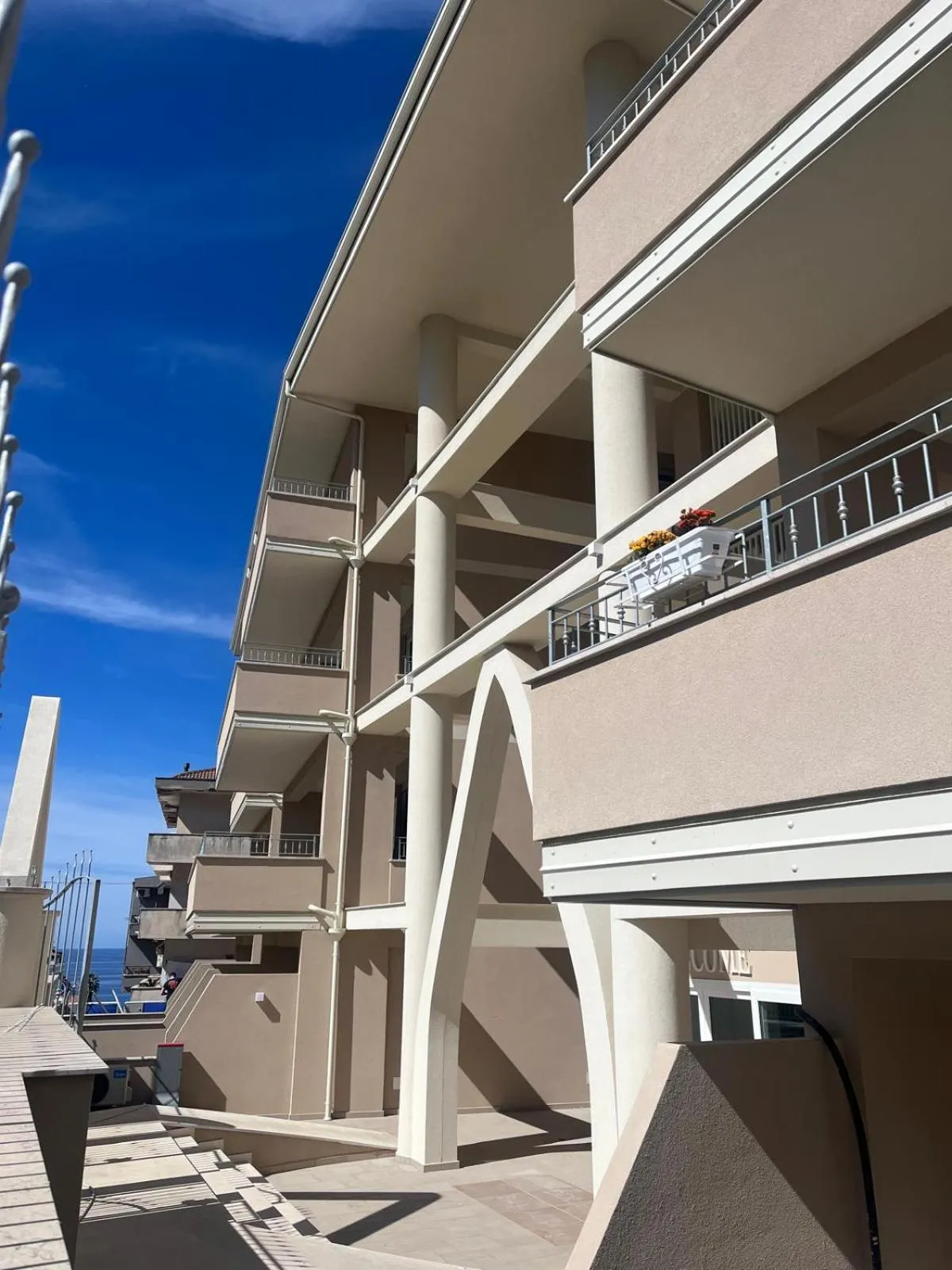 Property building in Middle Town Palace