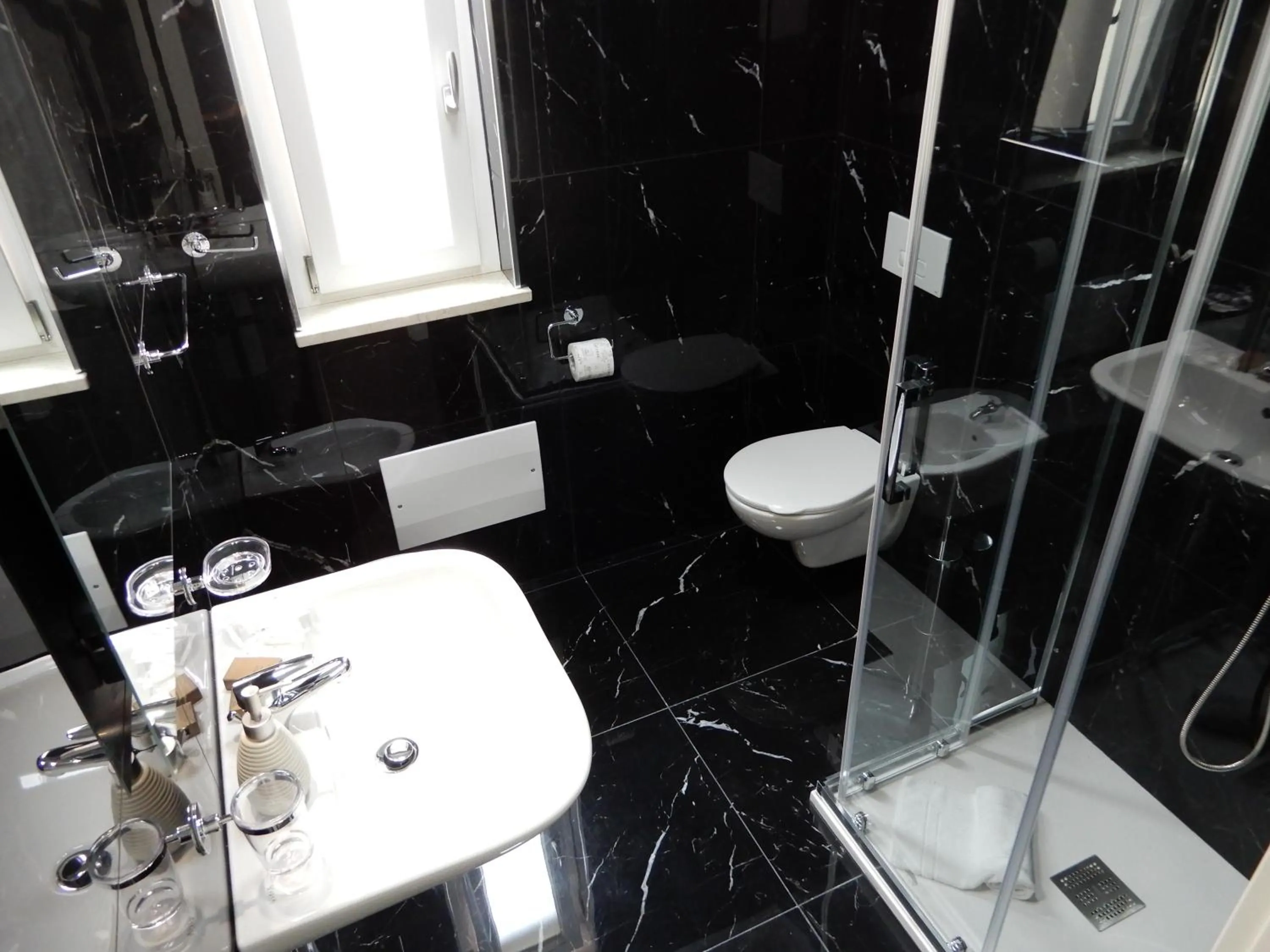 Shower in Middle Town Palace