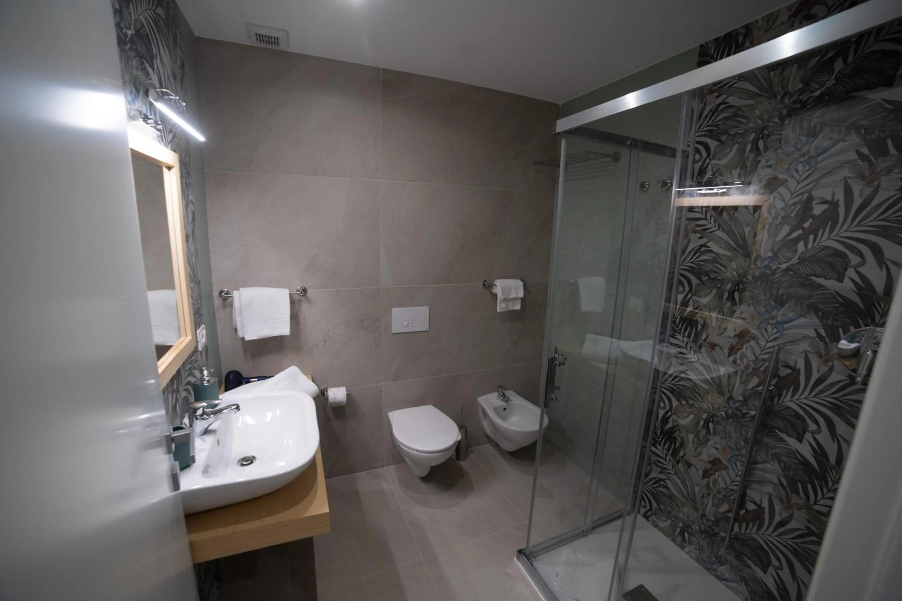 Shower in Middle Town Palace